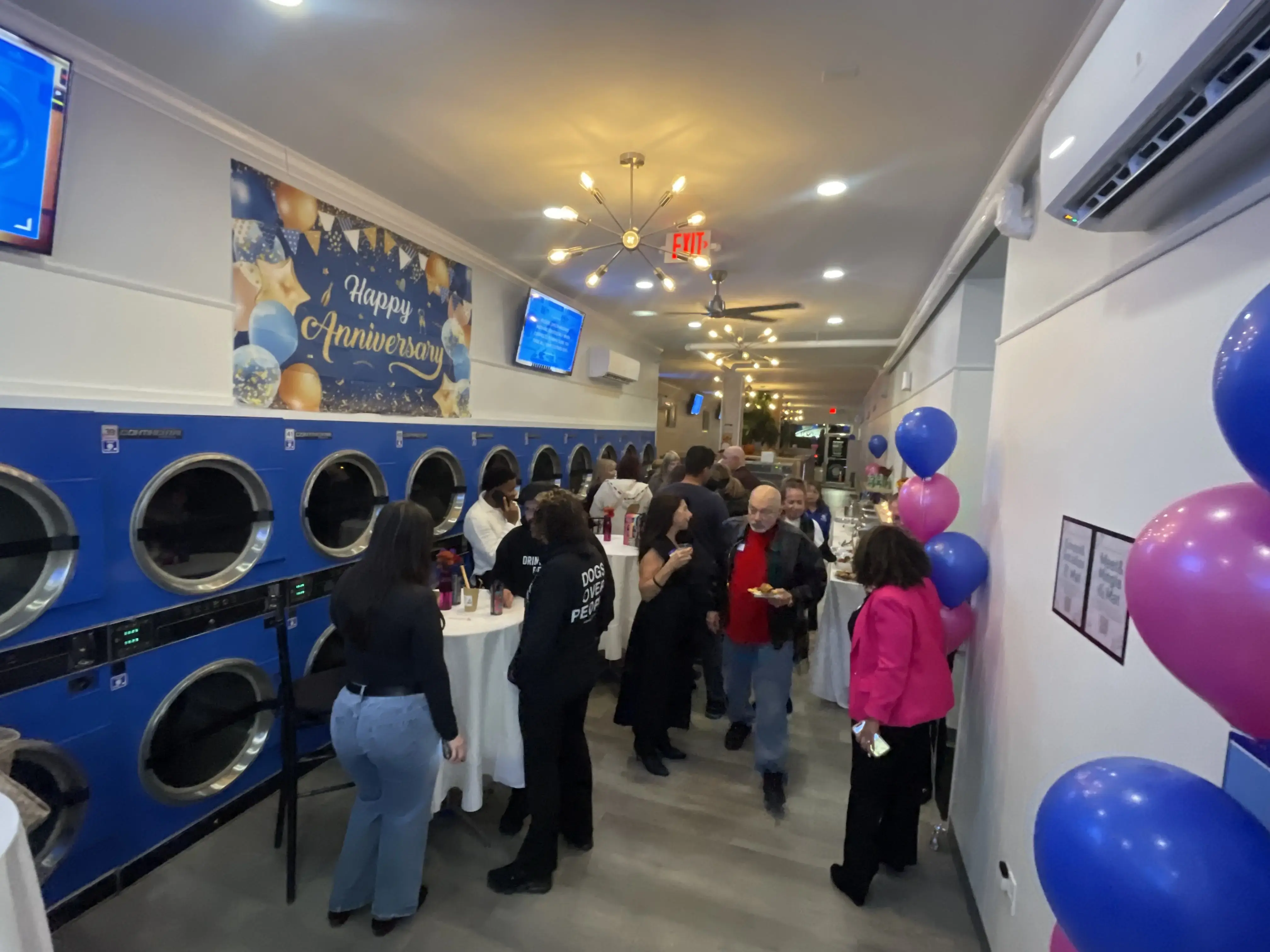 Bubbles & Baskets Laundromat thumbnail 10