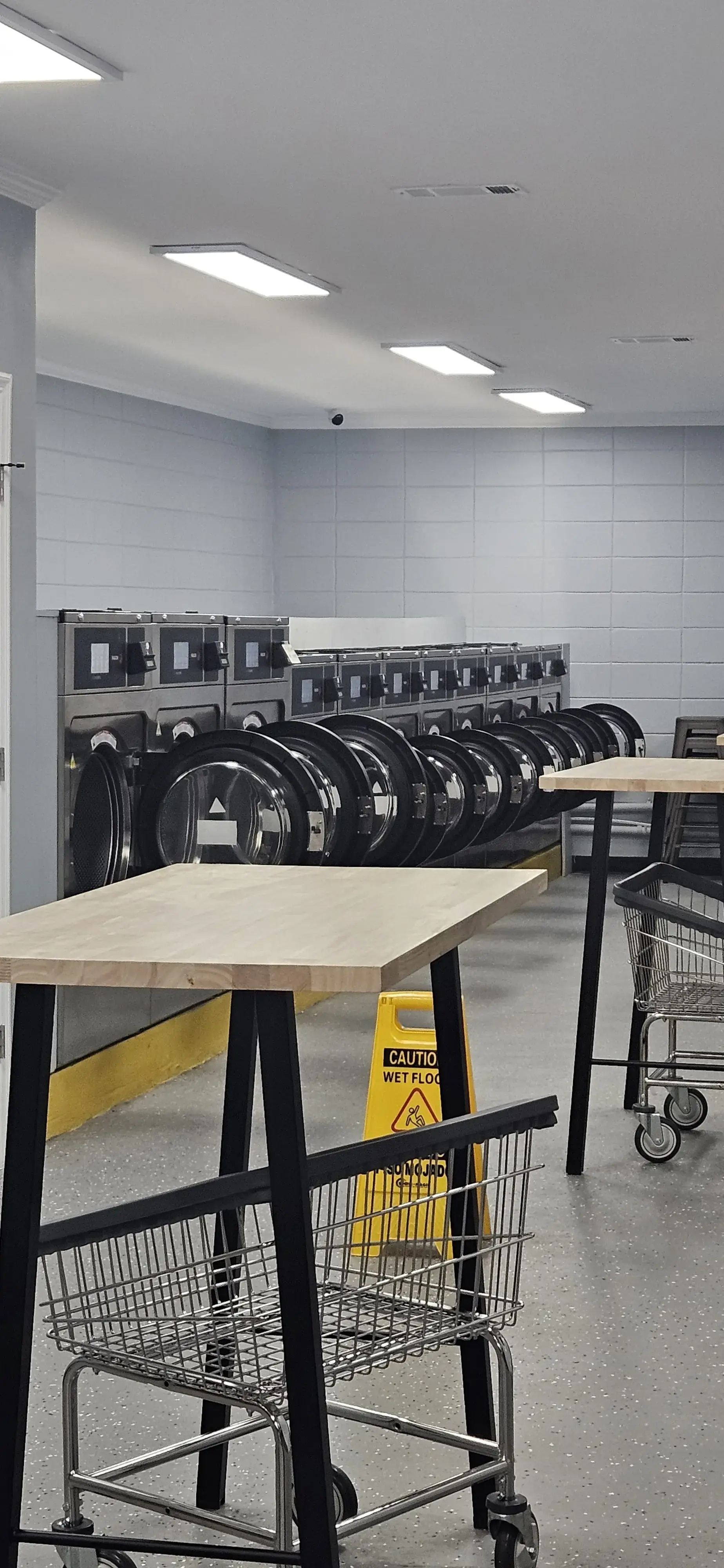 Bubbles & Beyond Laundromat thumbnail 4