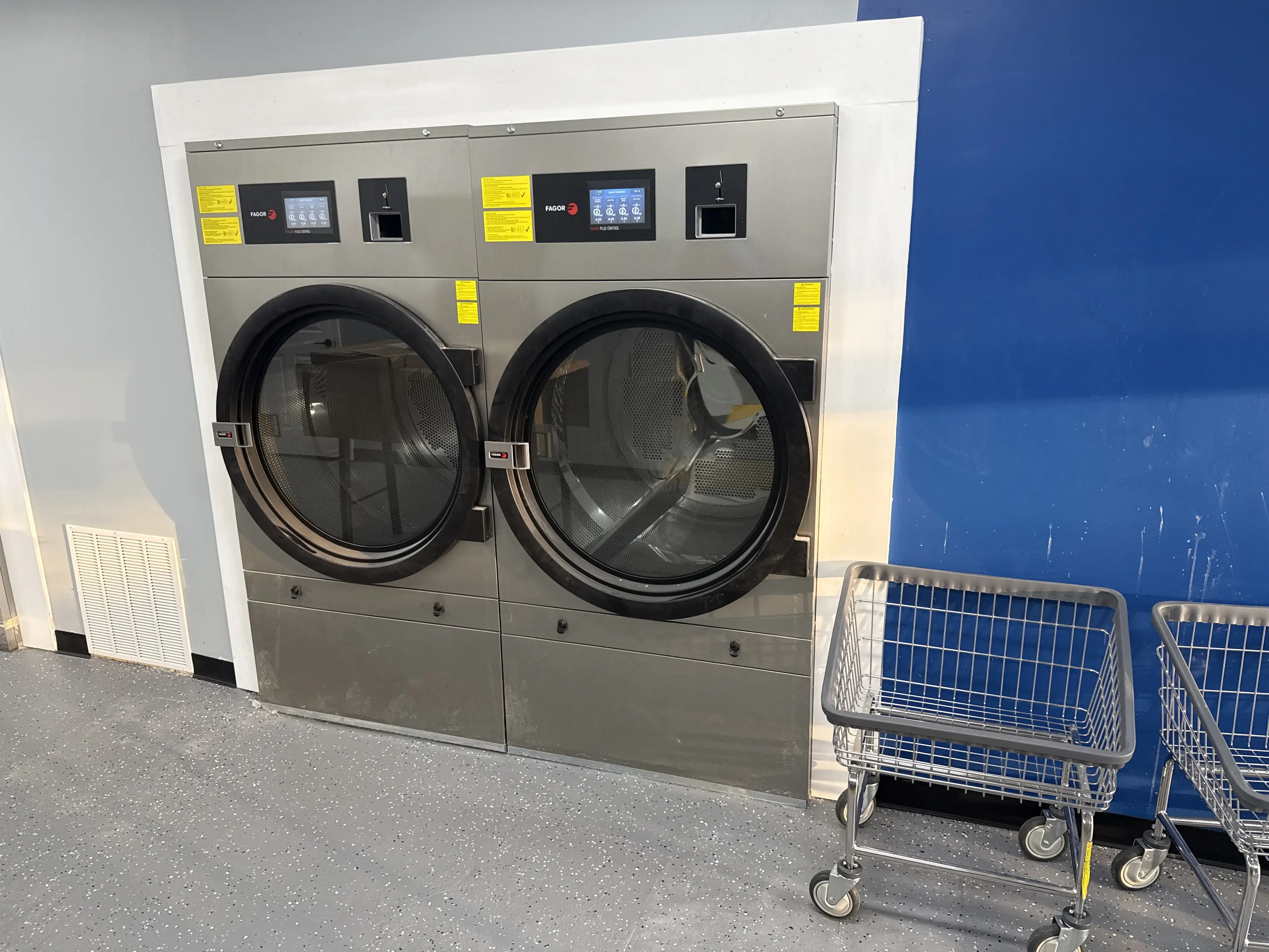 Bubbles & Beyond Laundromat - Image 17