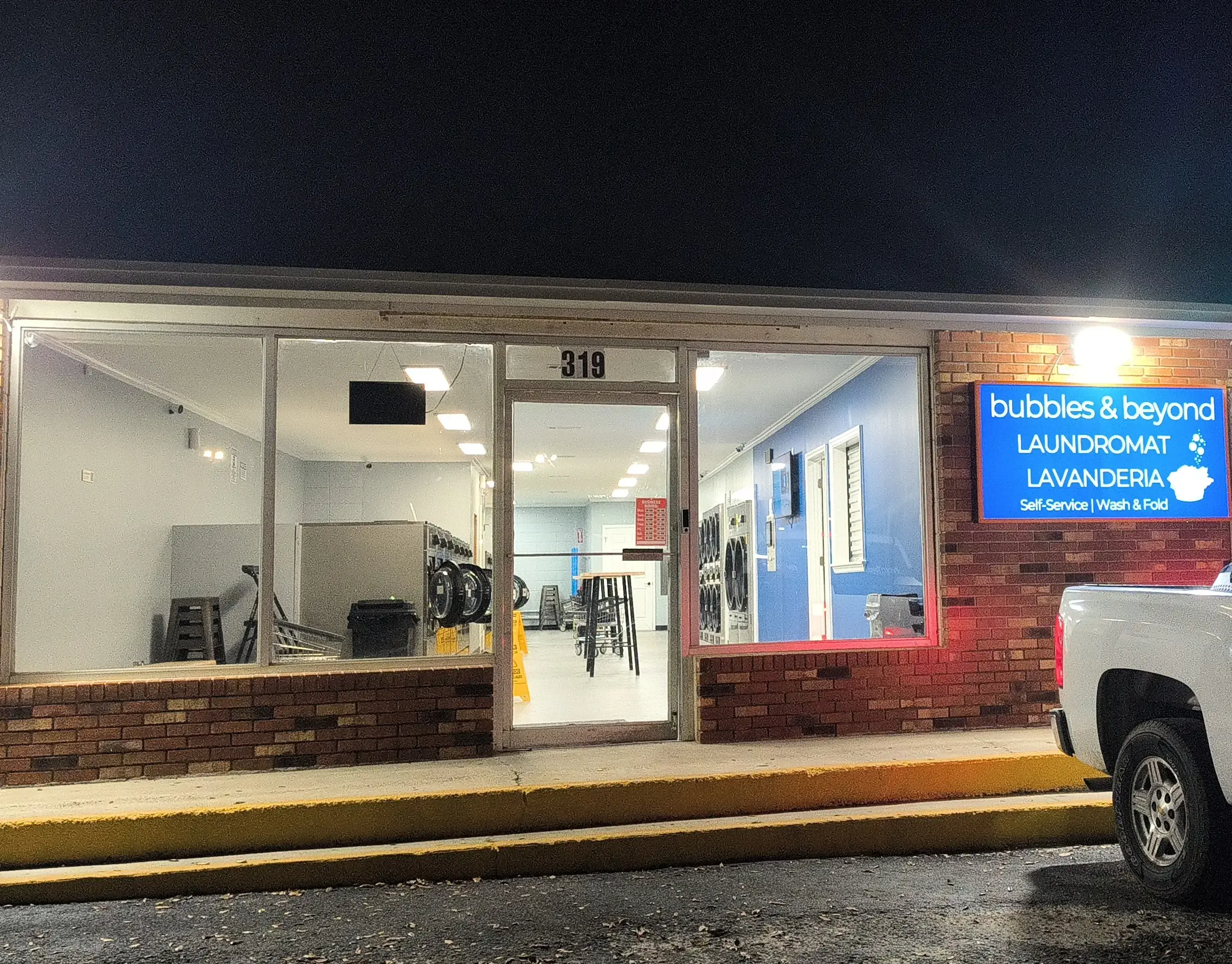 Bubbles & Beyond Laundromat - Image 12