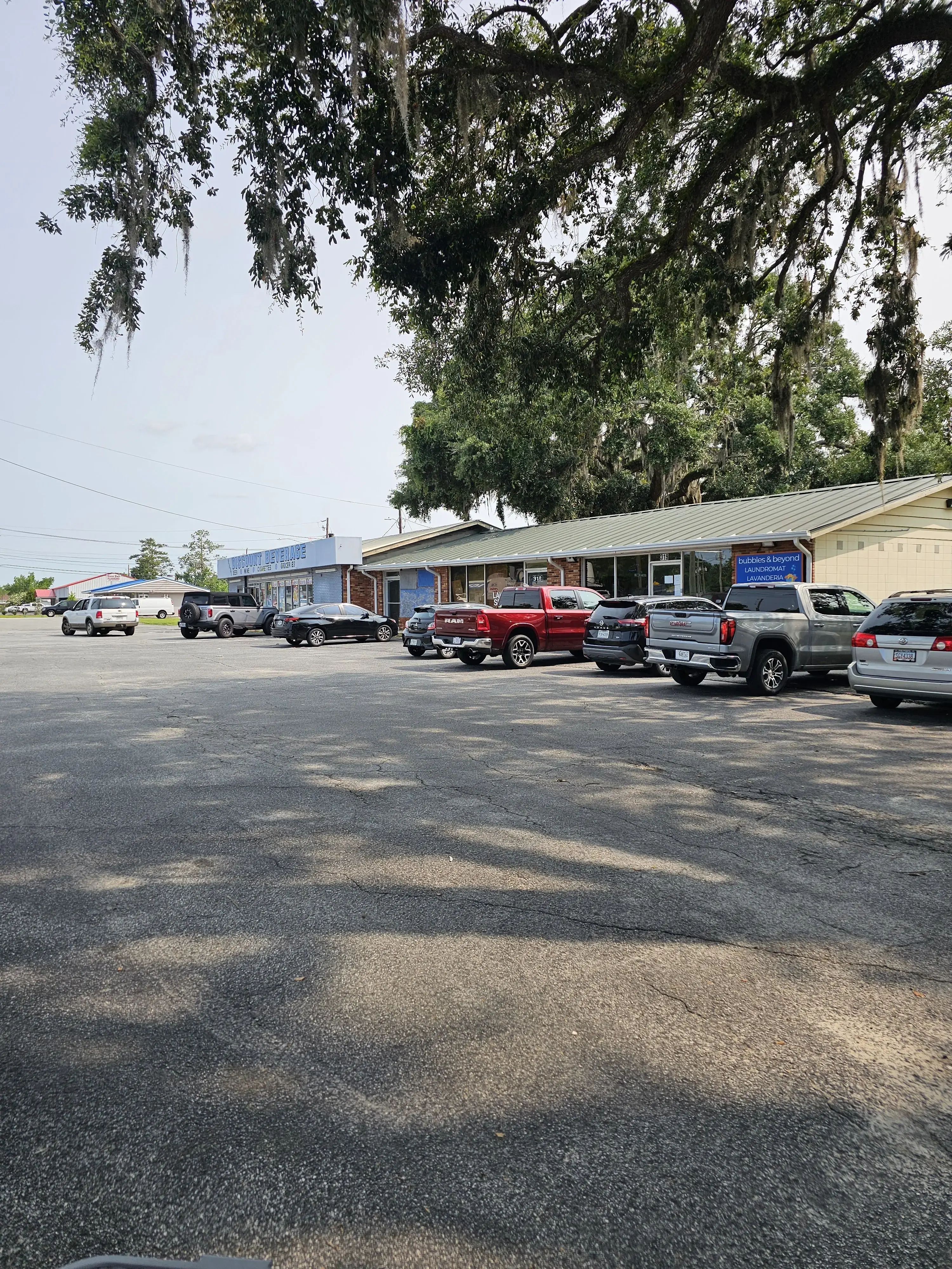 Bubbles & Beyond Laundromat thumbnail 9