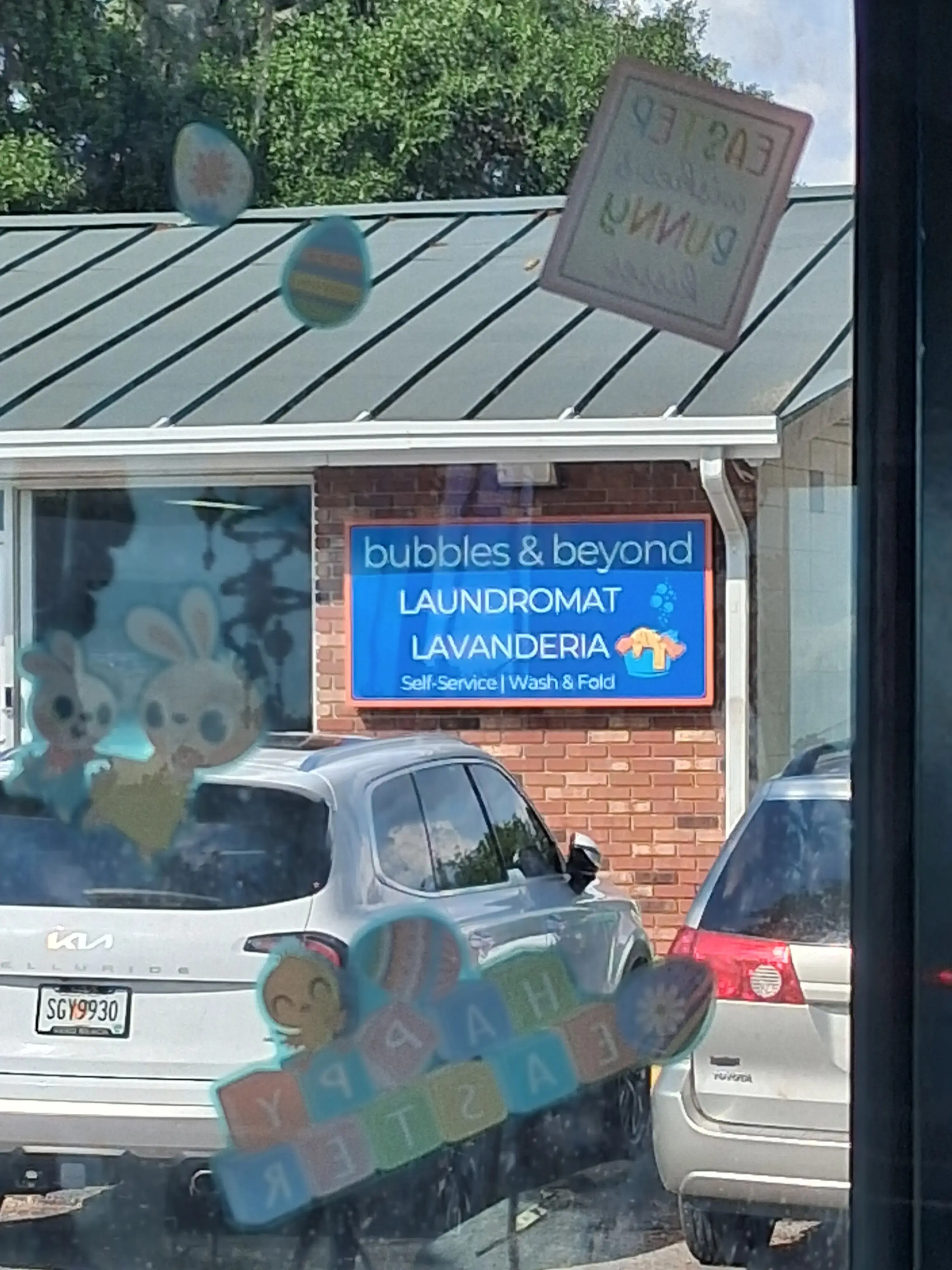 Bubbles & Beyond Laundromat - Image 6