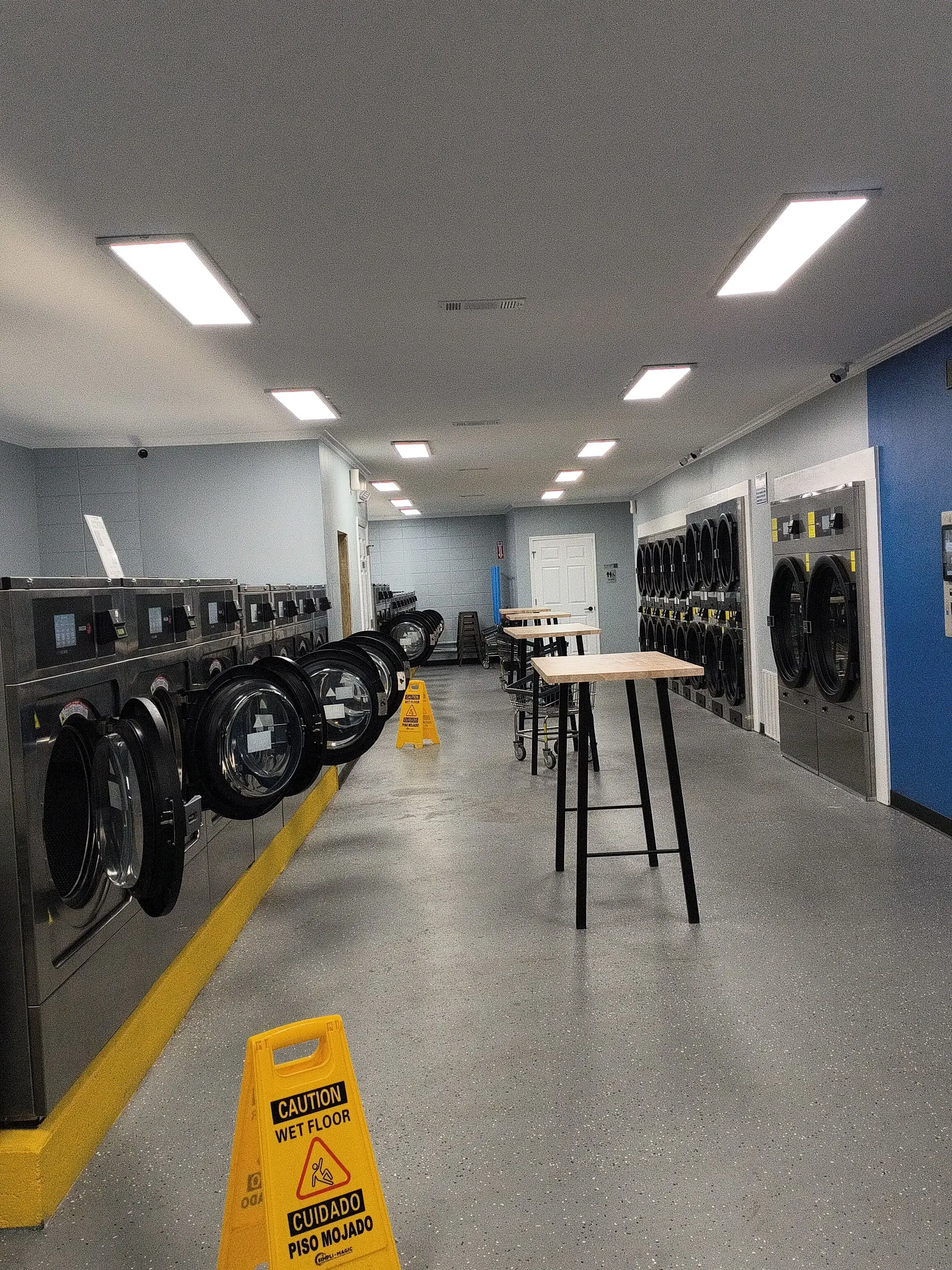 Bubbles & Beyond Laundromat thumbnail 15