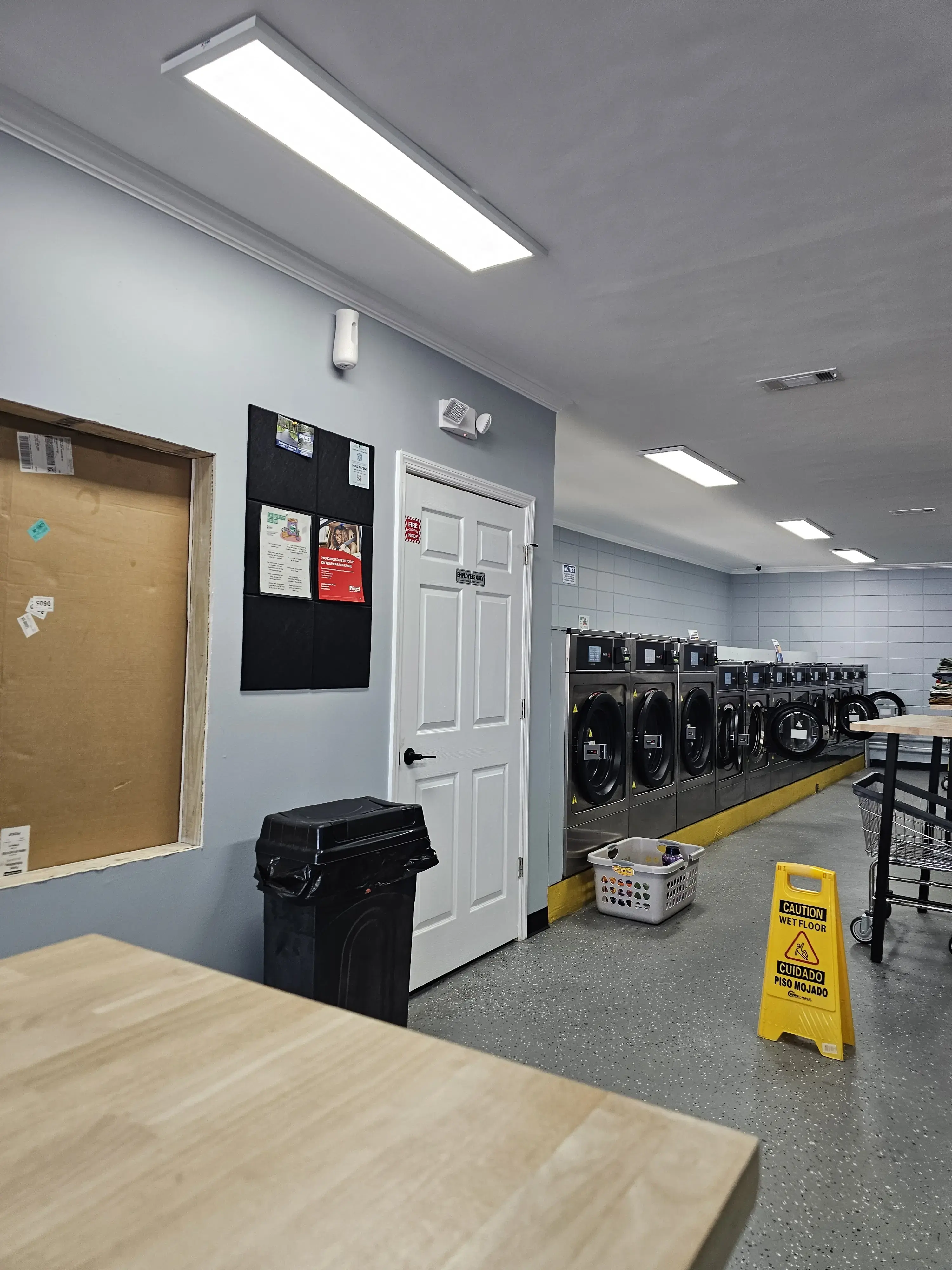 Bubbles & Beyond Laundromat - Image 13