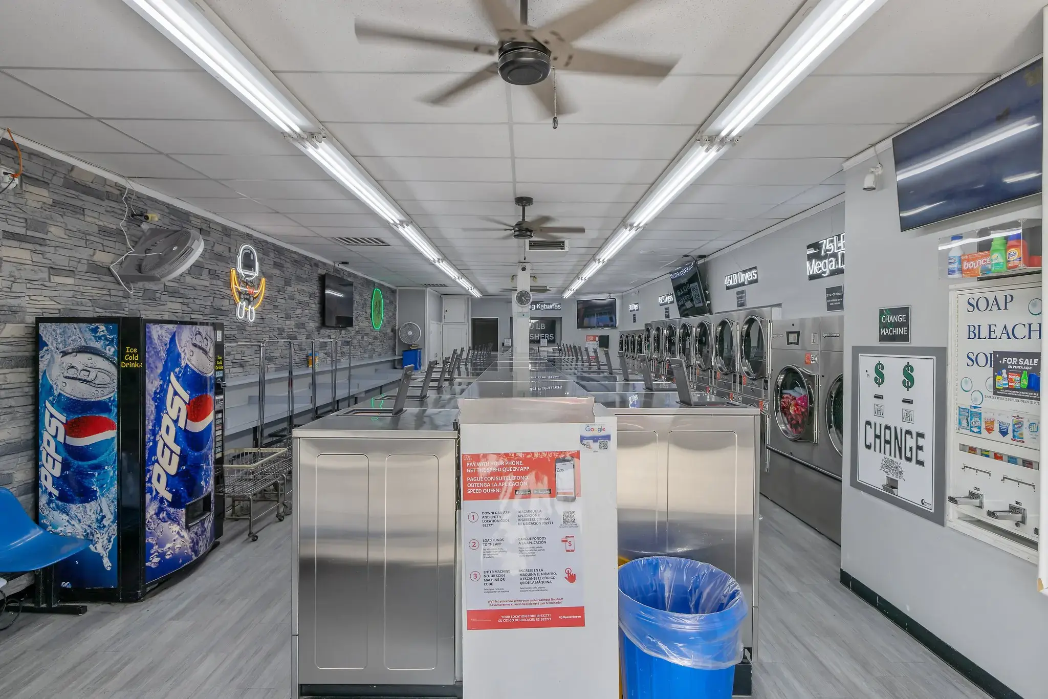 Bubbles & Bleach Laundromat and Wash & Fold Service thumbnail 4