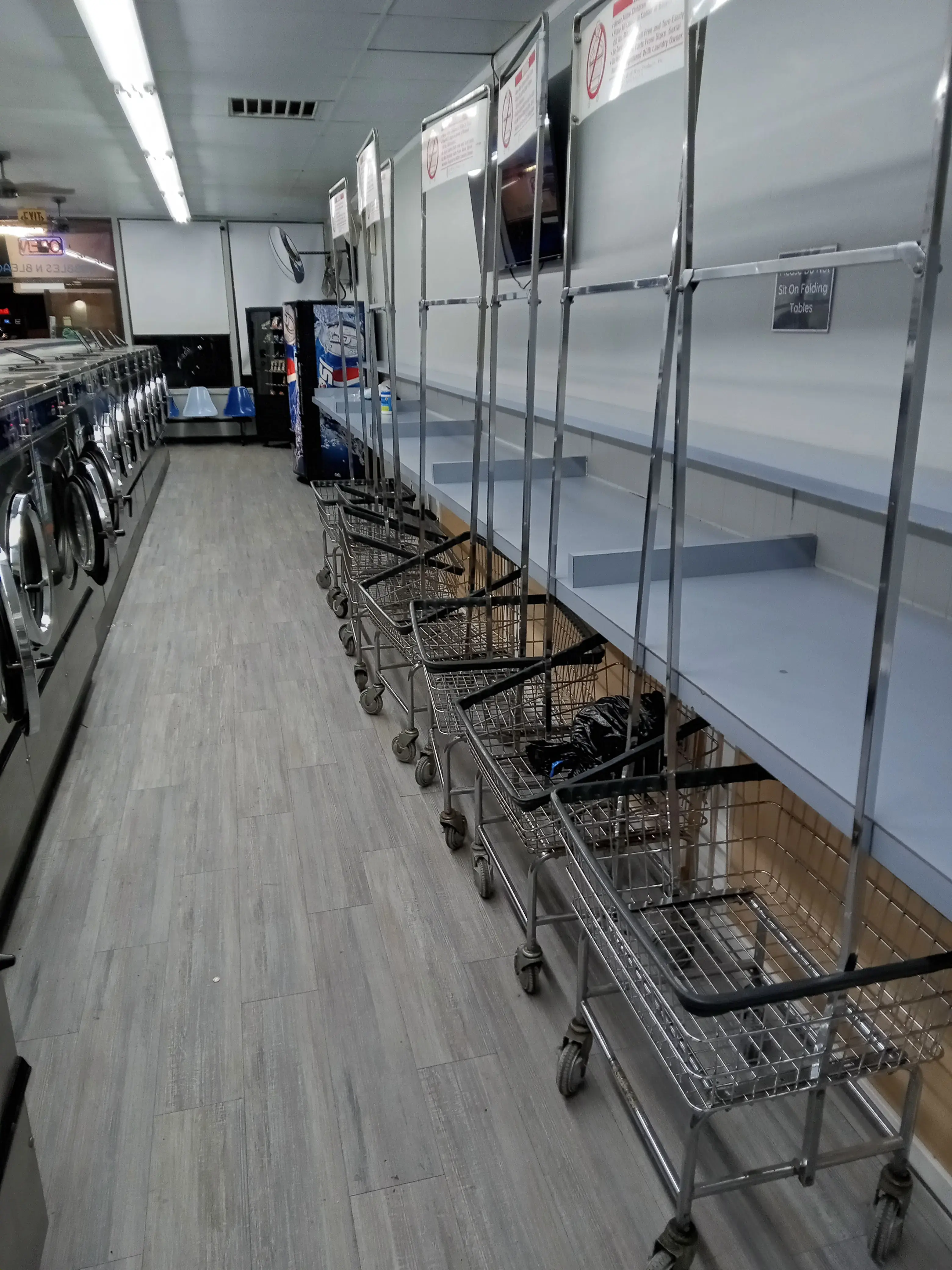 Bubbles & Bleach Laundromat and Wash & Fold Service thumbnail 20