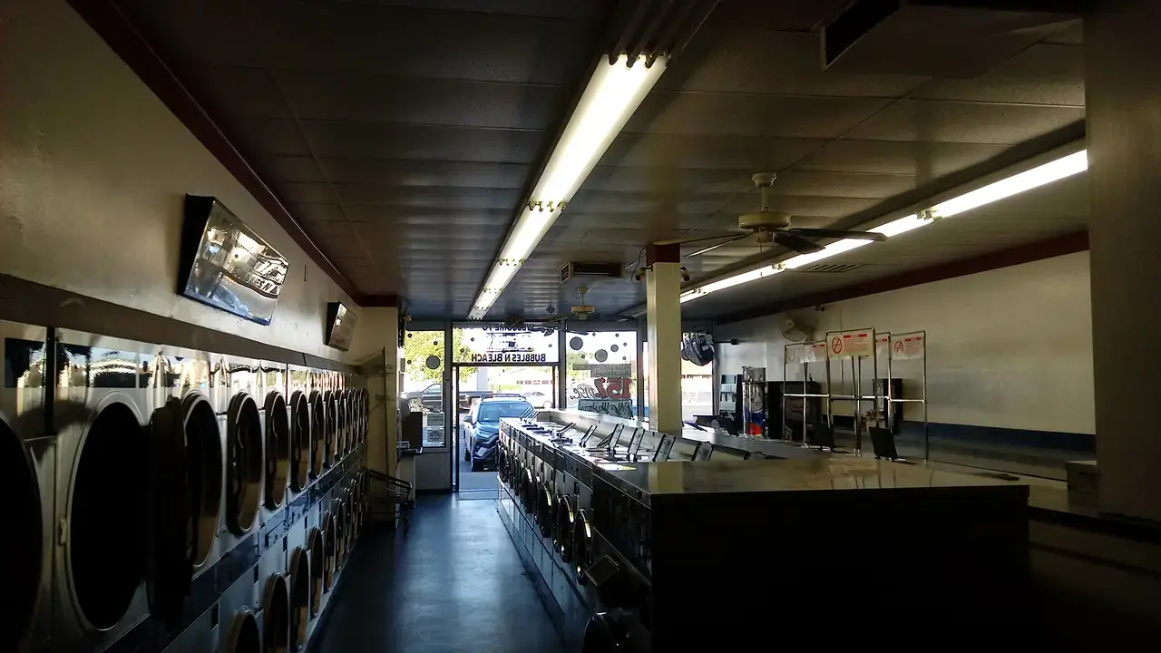 Bubbles & Bleach Laundromat and Wash & Fold Service thumbnail 15