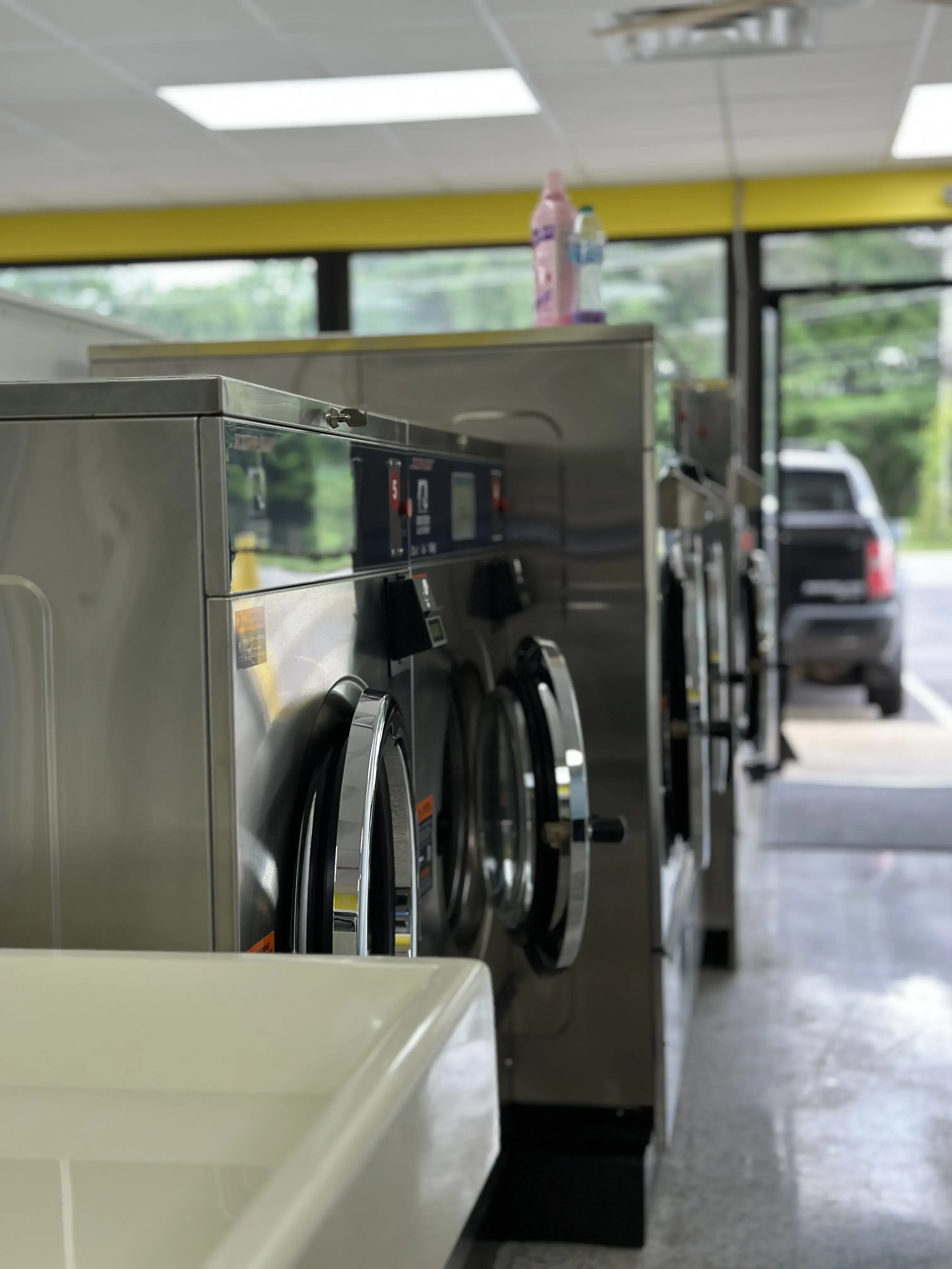 Bubbles & Bleach Laundromat Gastonia - Image 9
