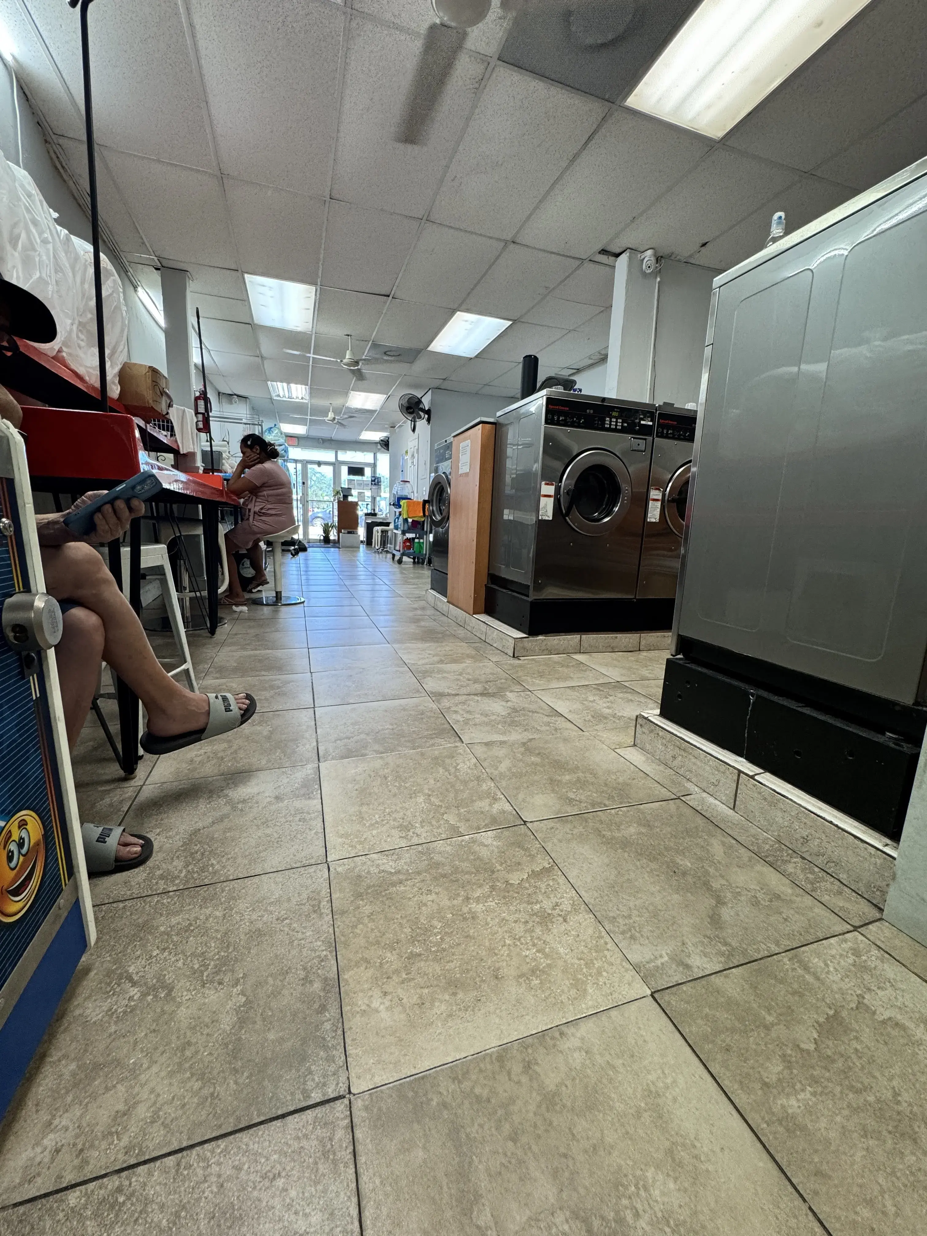 Bubbles Coin Laundry thumbnail 13