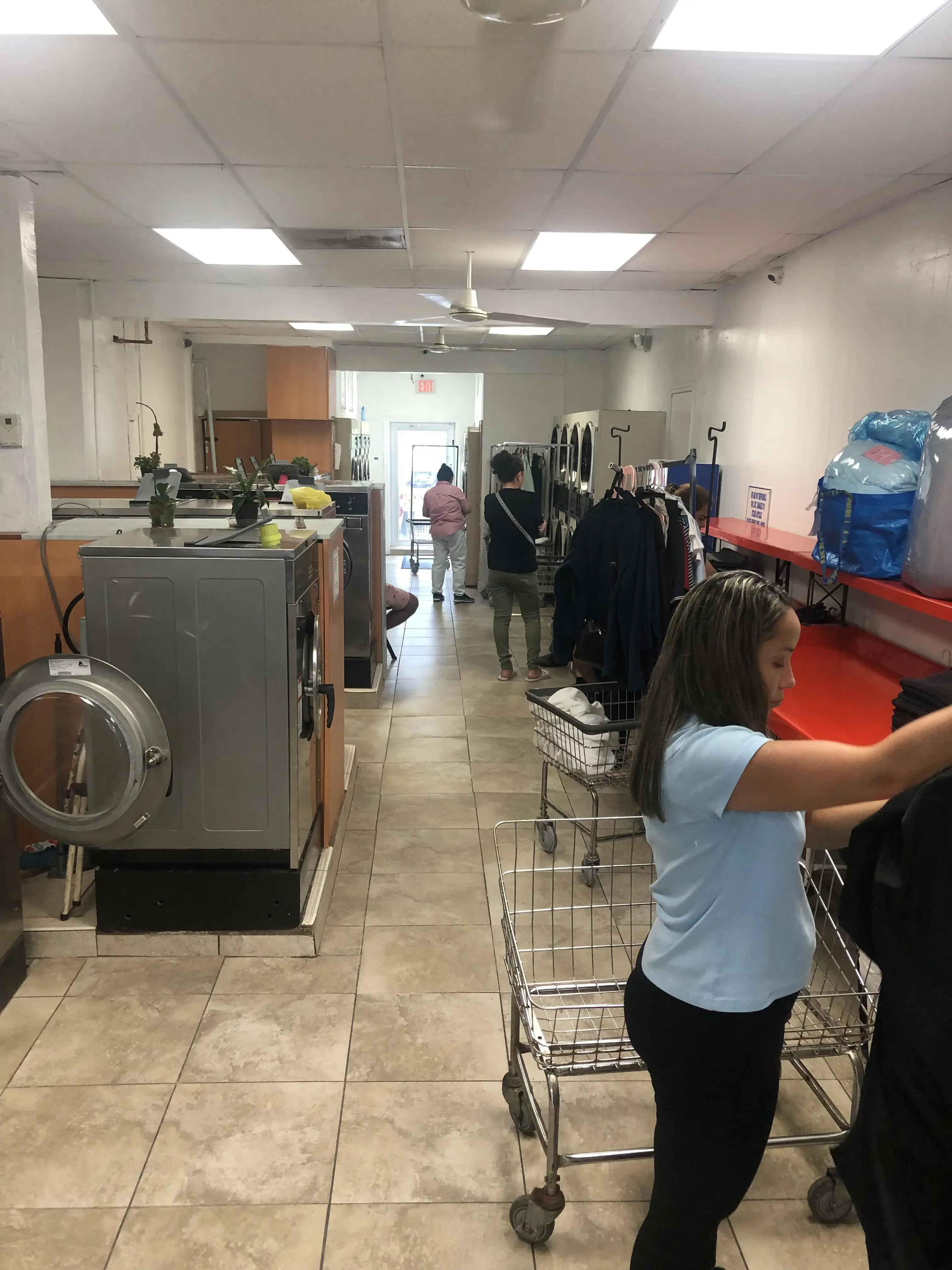 Bubbles Coin Laundry - Image 14