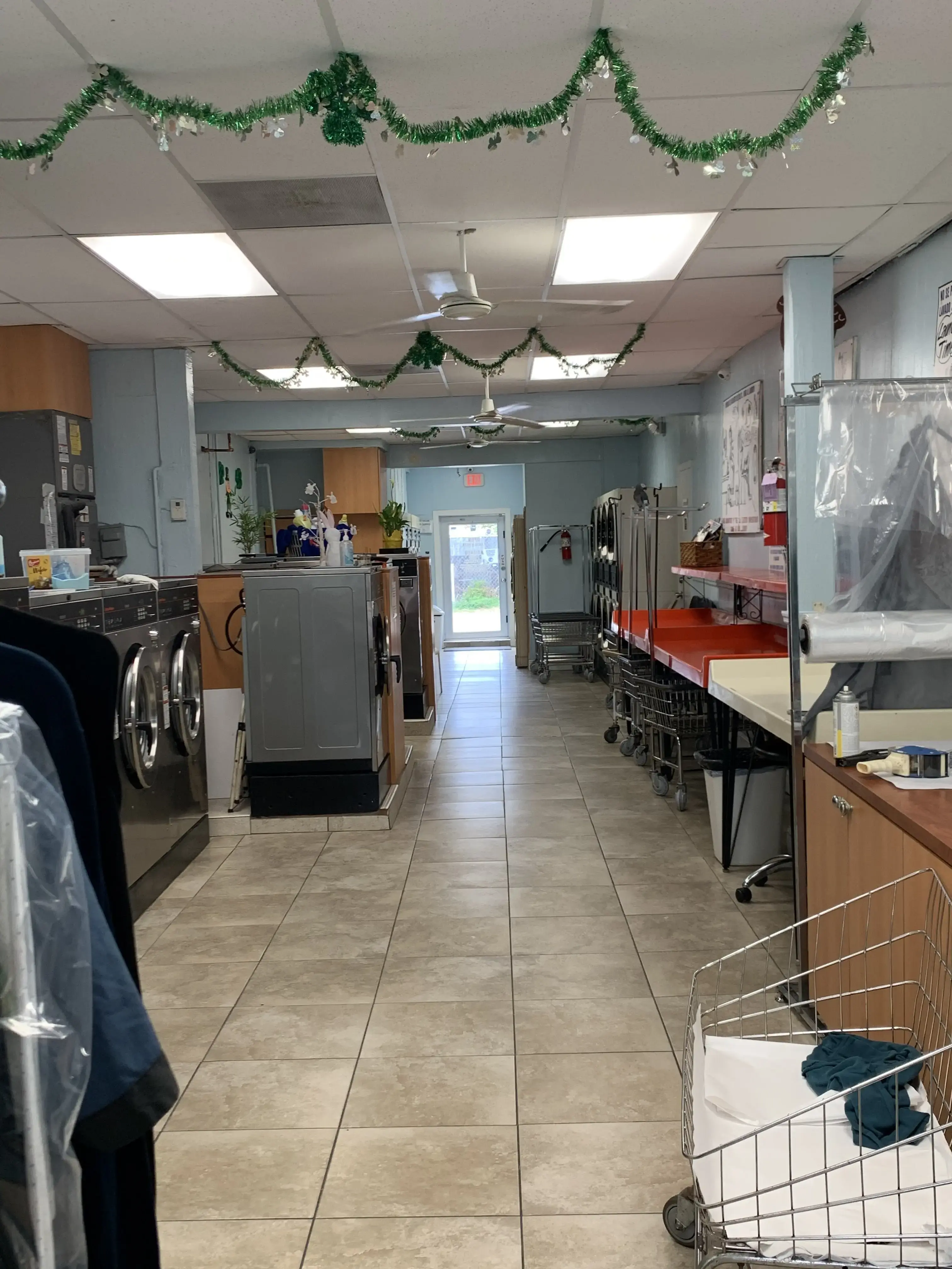 Bubbles Coin Laundry - Image 11