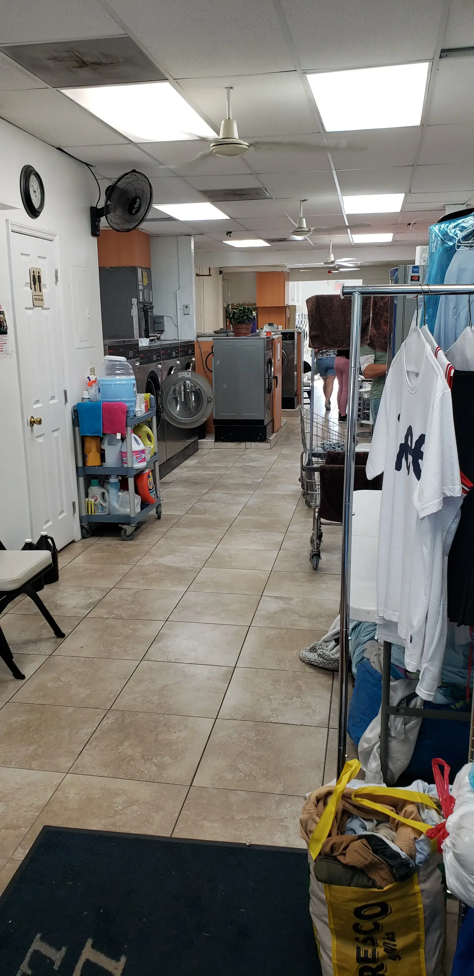 Bubbles Coin Laundry - Image 8