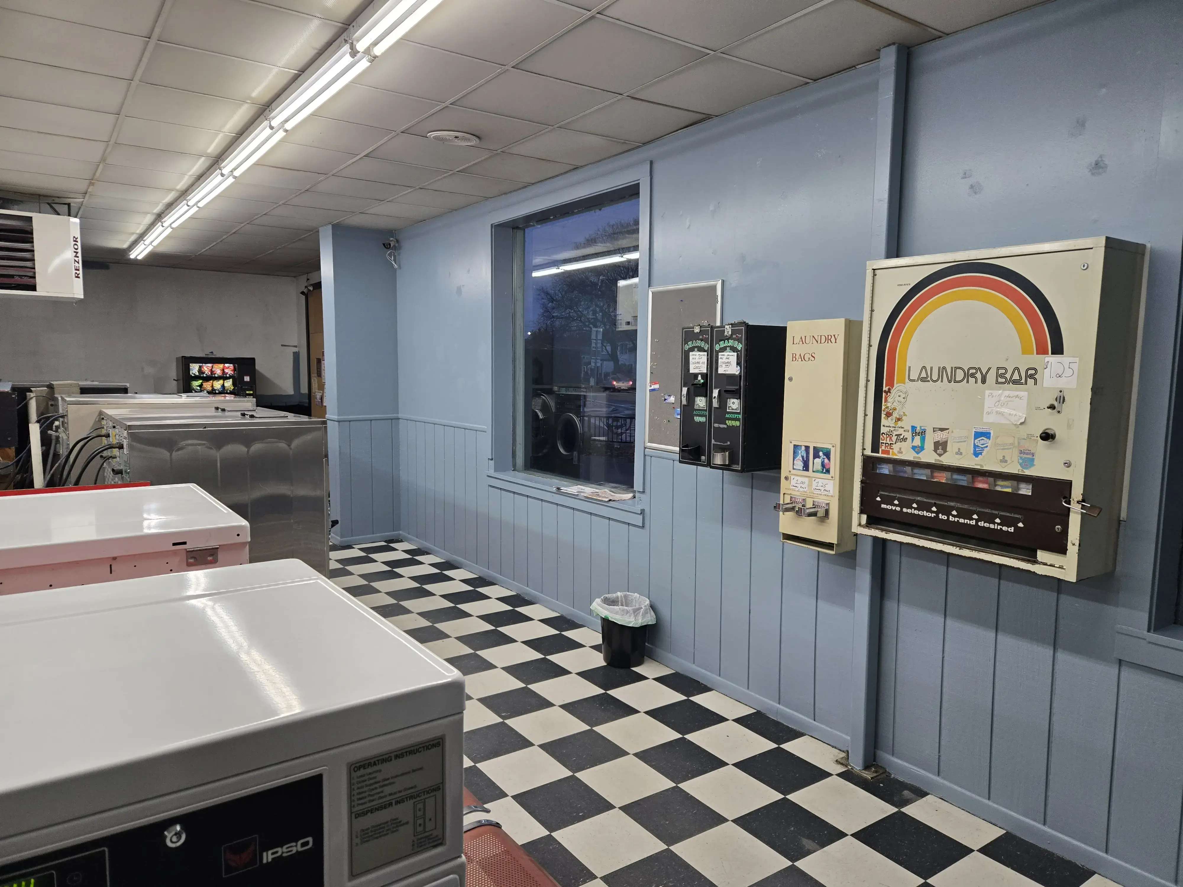 Bubbles Laundrette - Image 13