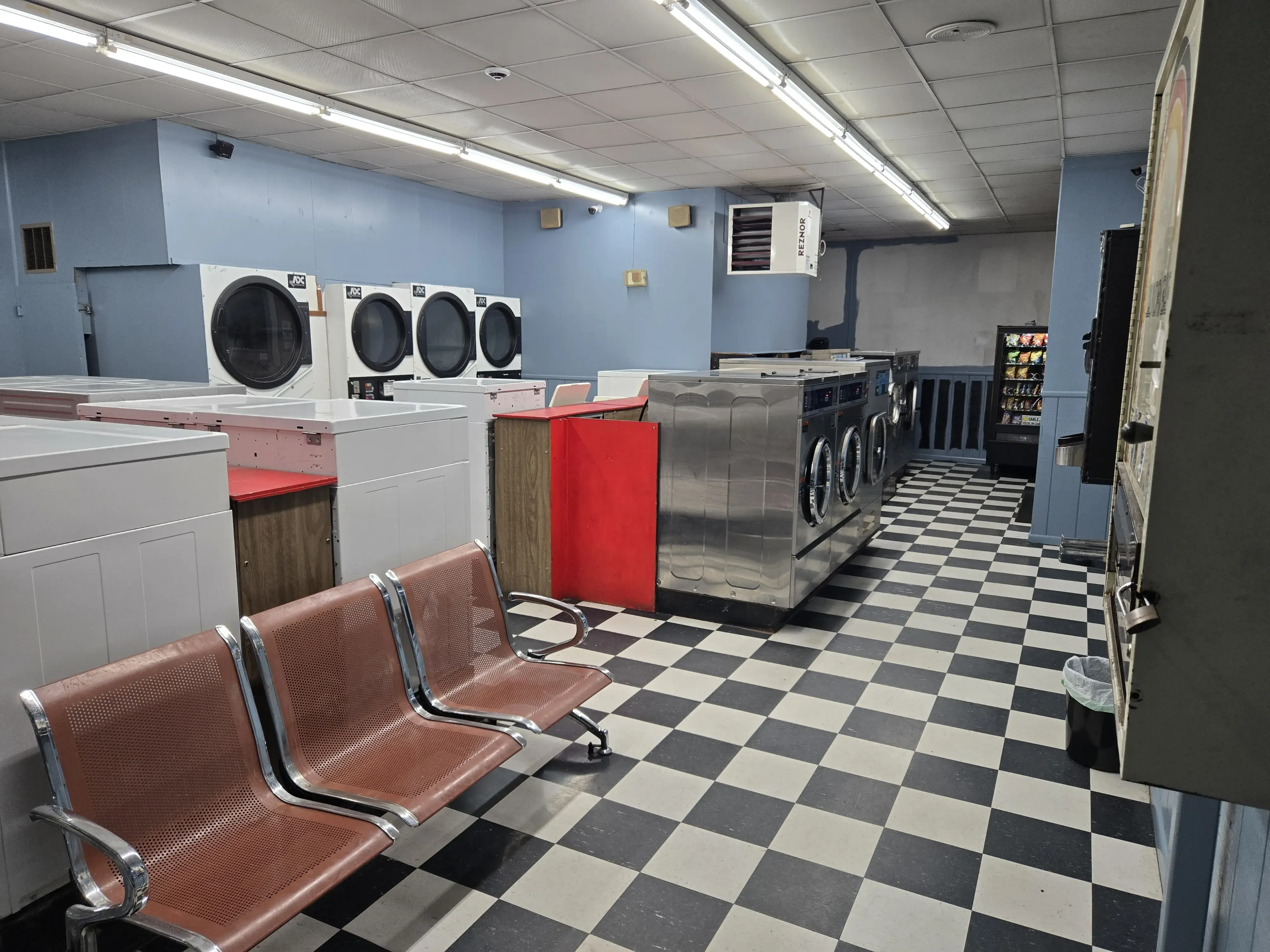 Bubbles Laundrette - Image 14