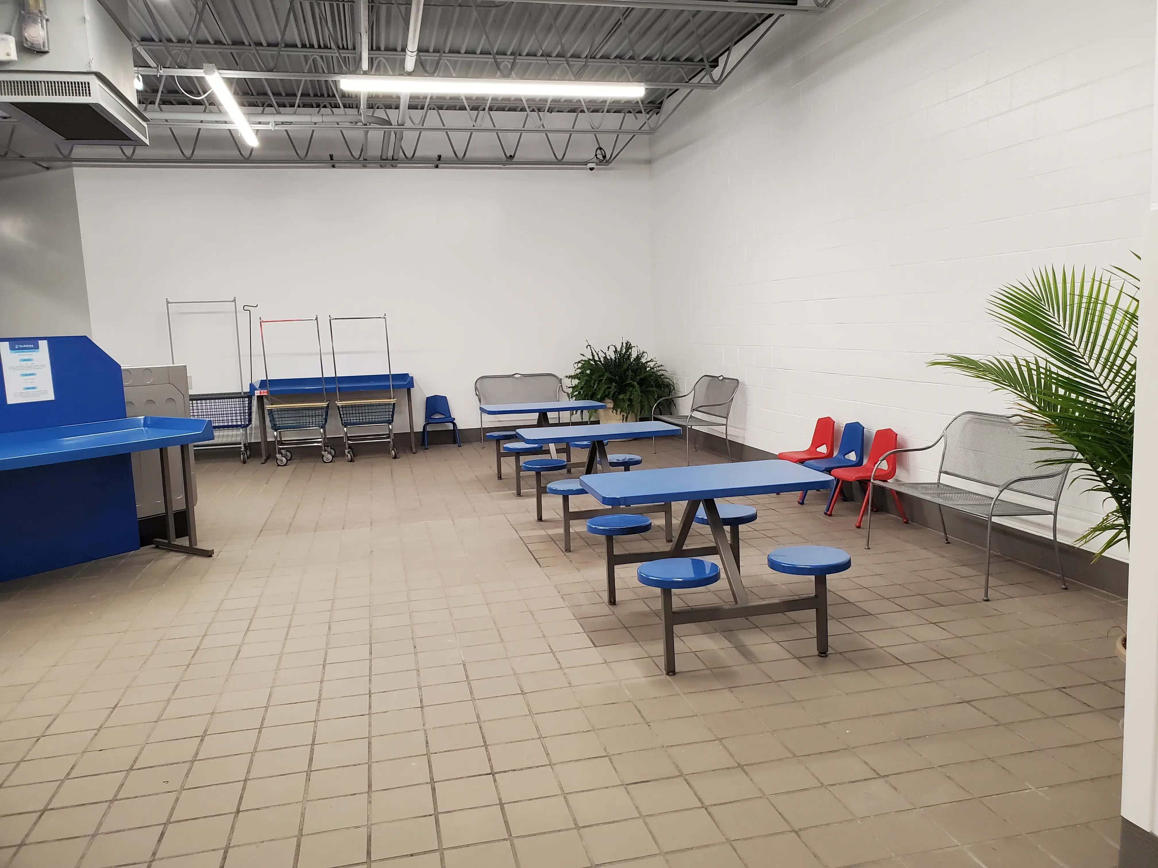 Bubbles Laundromat - Image 4