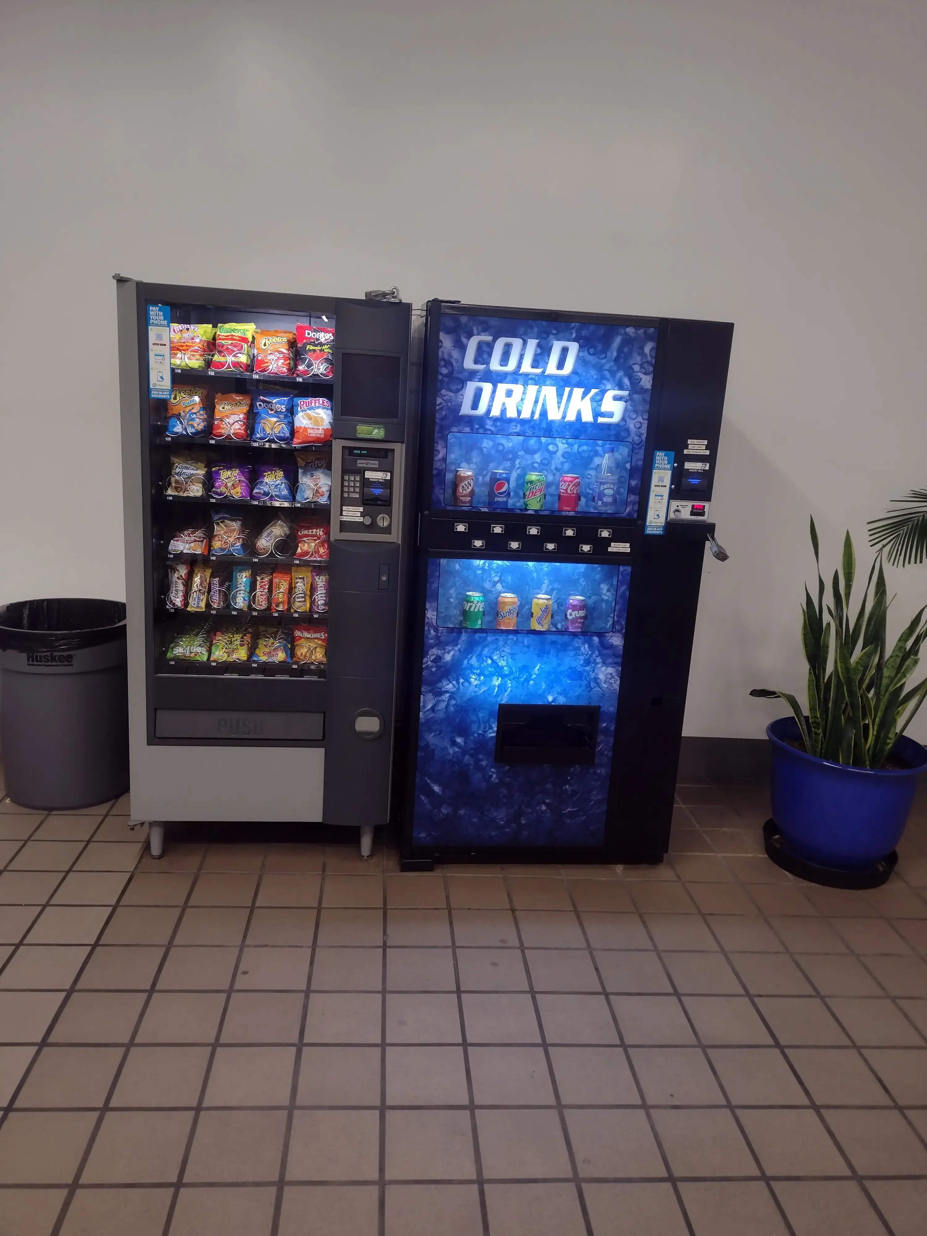 Bubbles Laundromat - Image 11