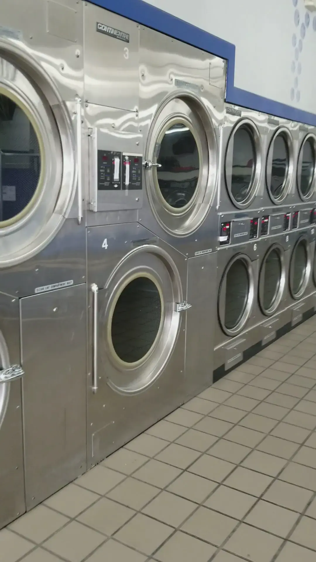 Bubbles Laundromat - Image 20