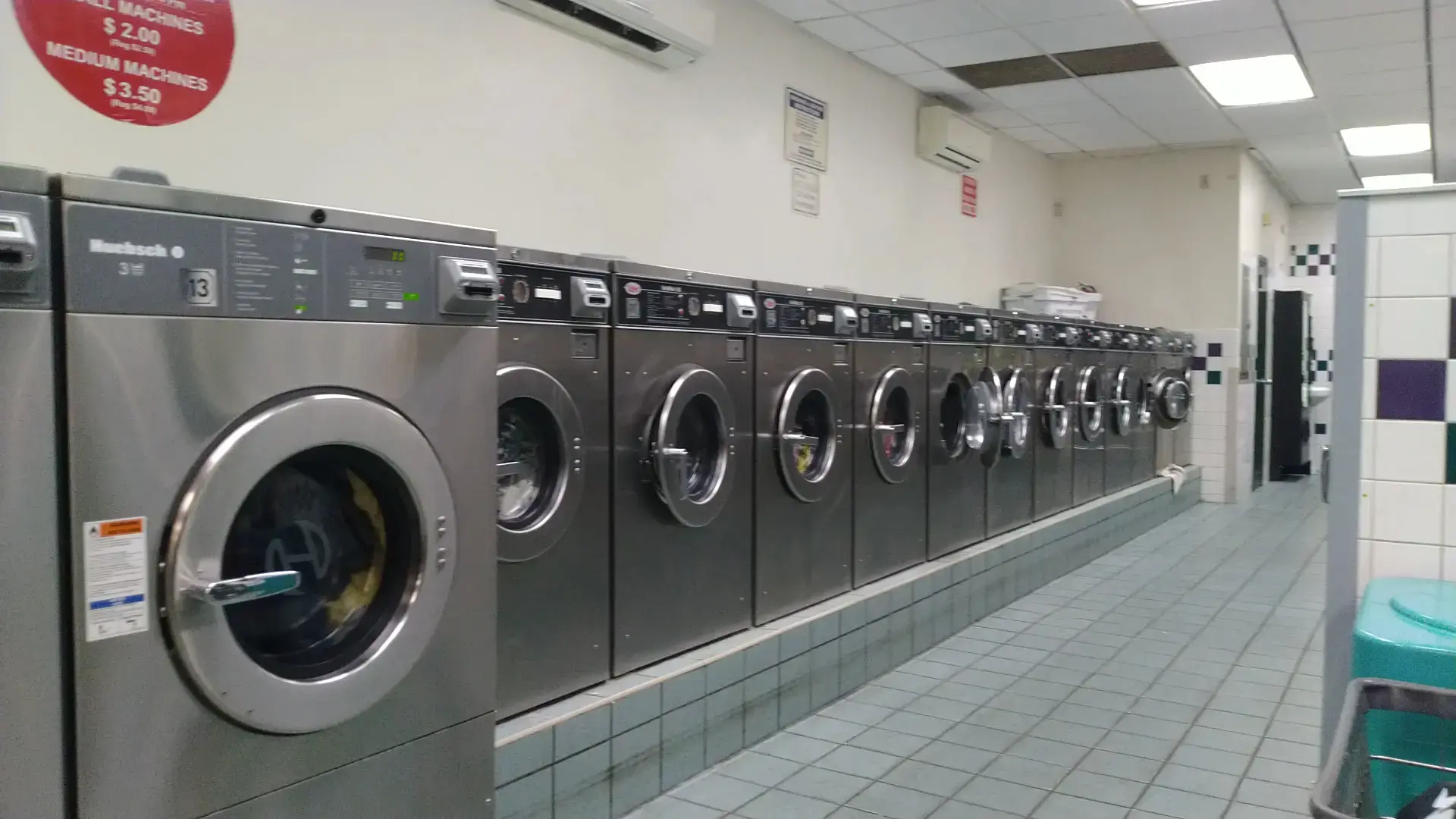 Bubbles Laundromat - Image 2