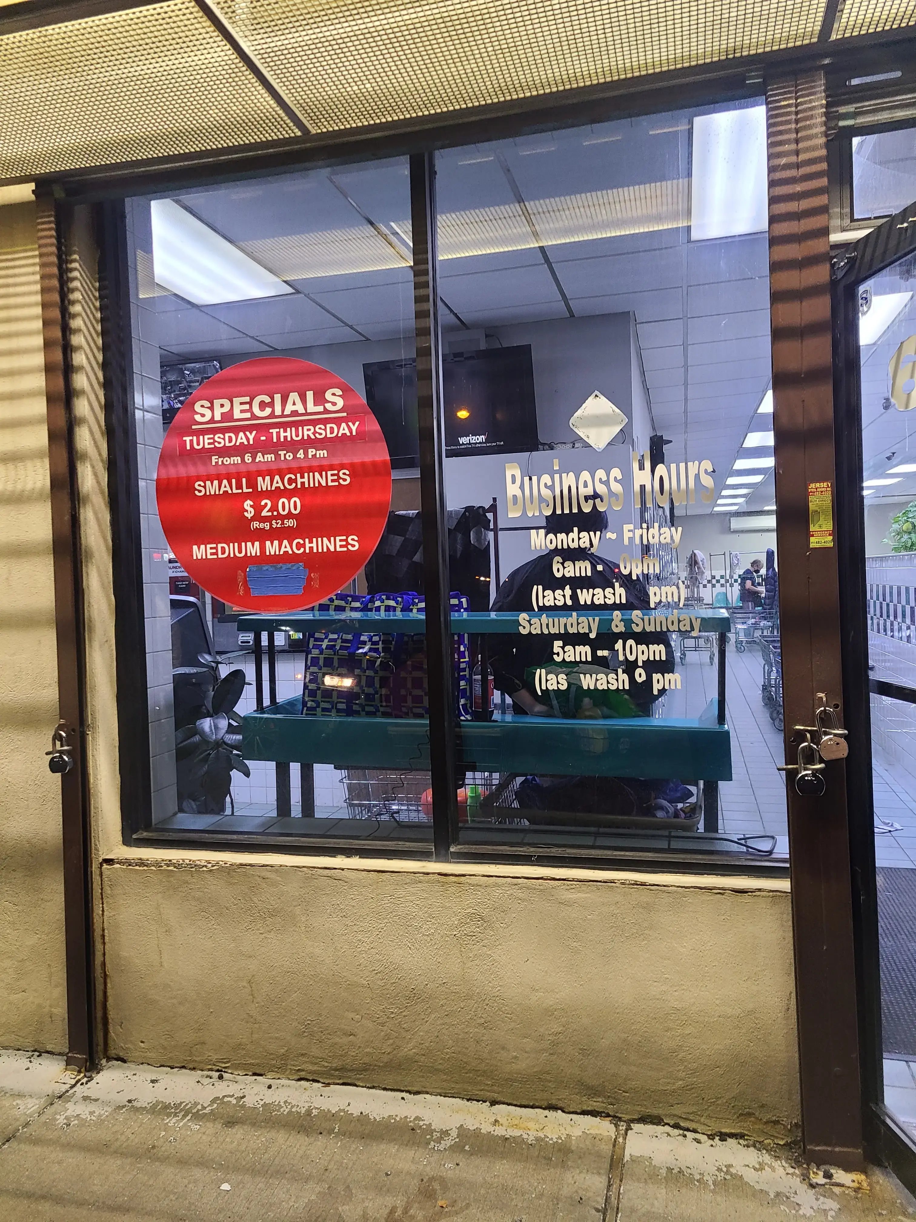 Bubbles Laundromat - Image 11