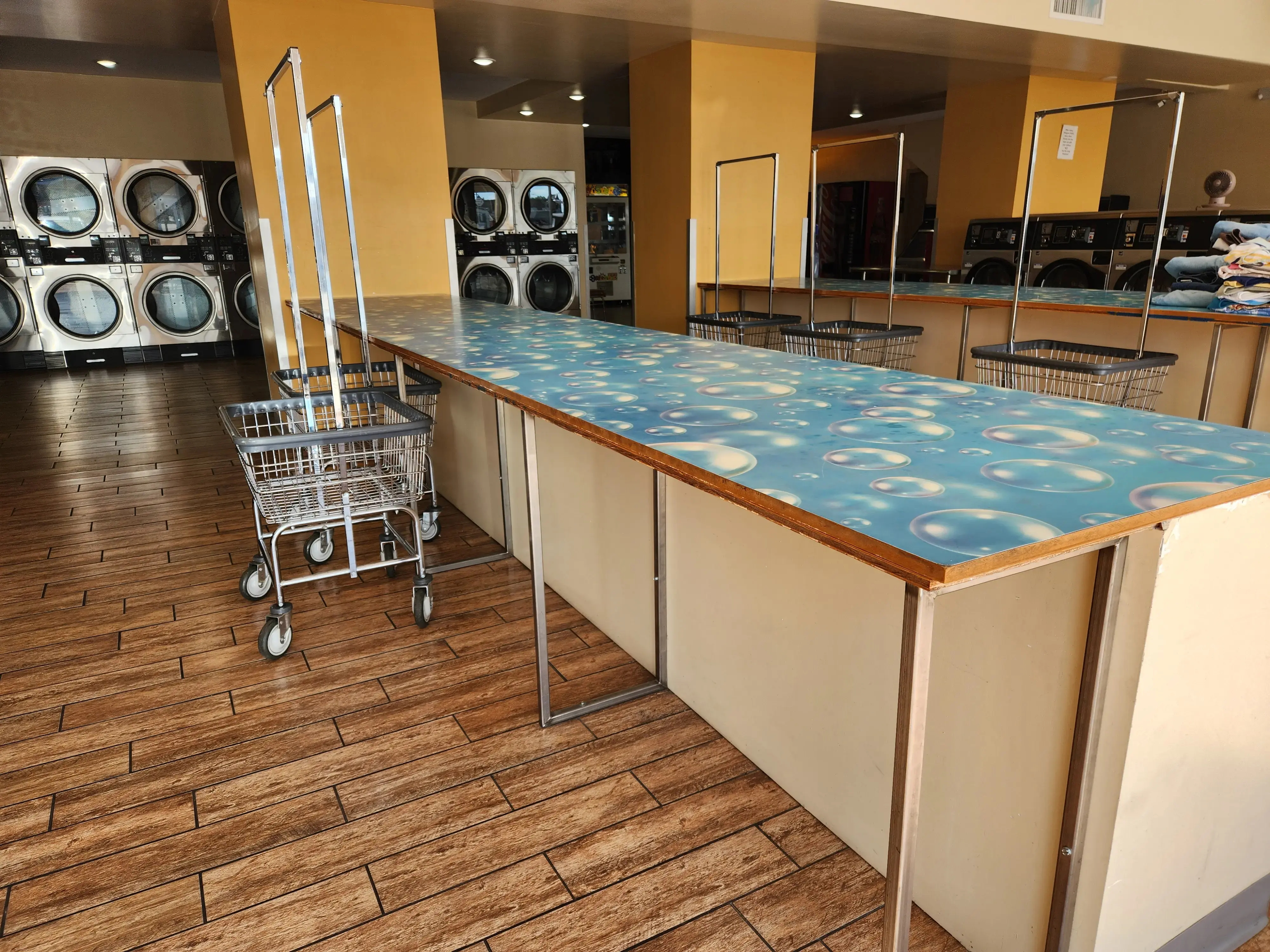 Bubbles Laundry thumbnail 6