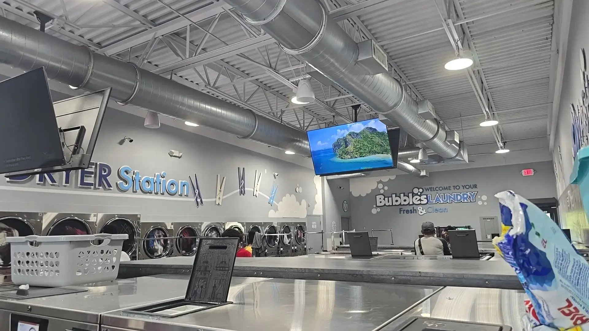 Bubbles Laundry - Image 1