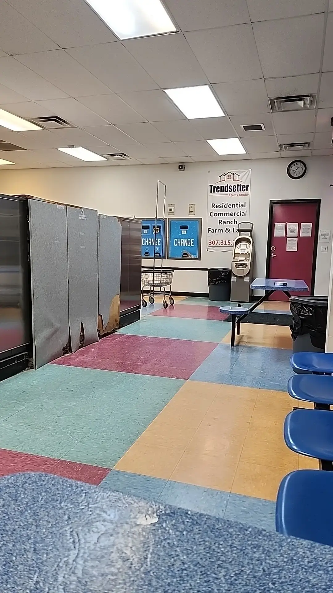 Bubbles-R-Us Laundromat - Image 12
