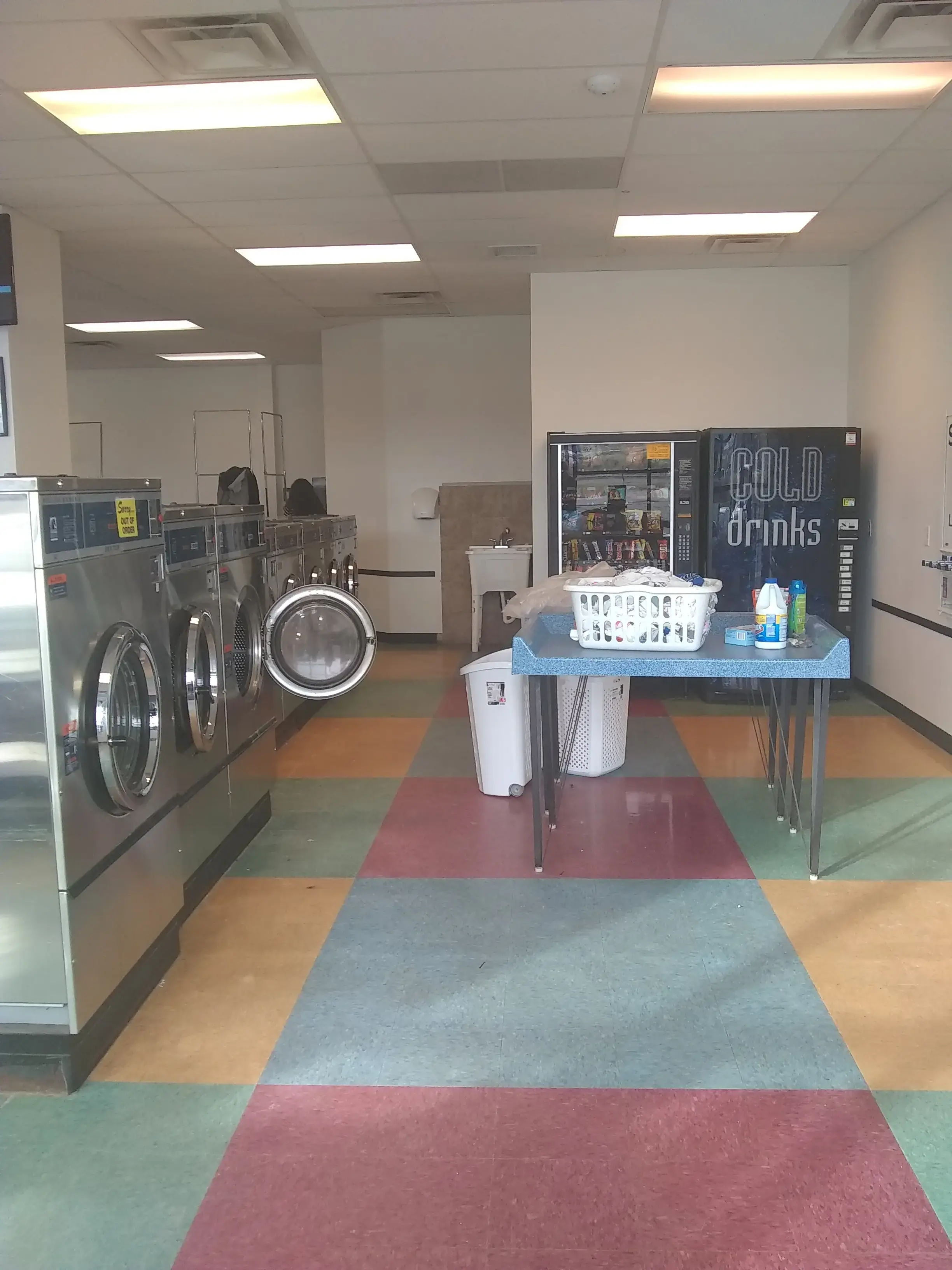 Bubbles-R-Us Laundromat thumbnail 15