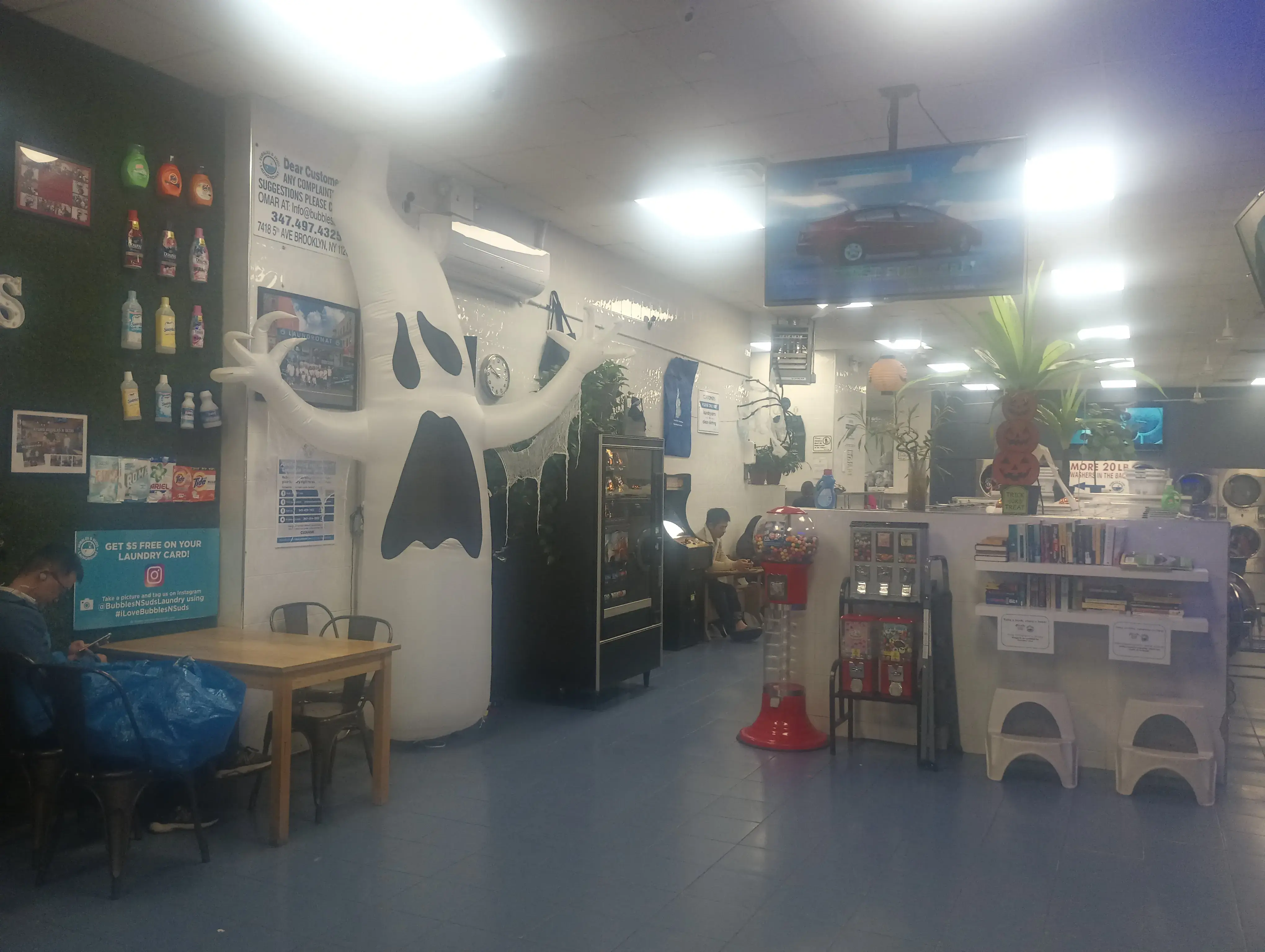 Bubbles & Suds Laundromat - Image 4