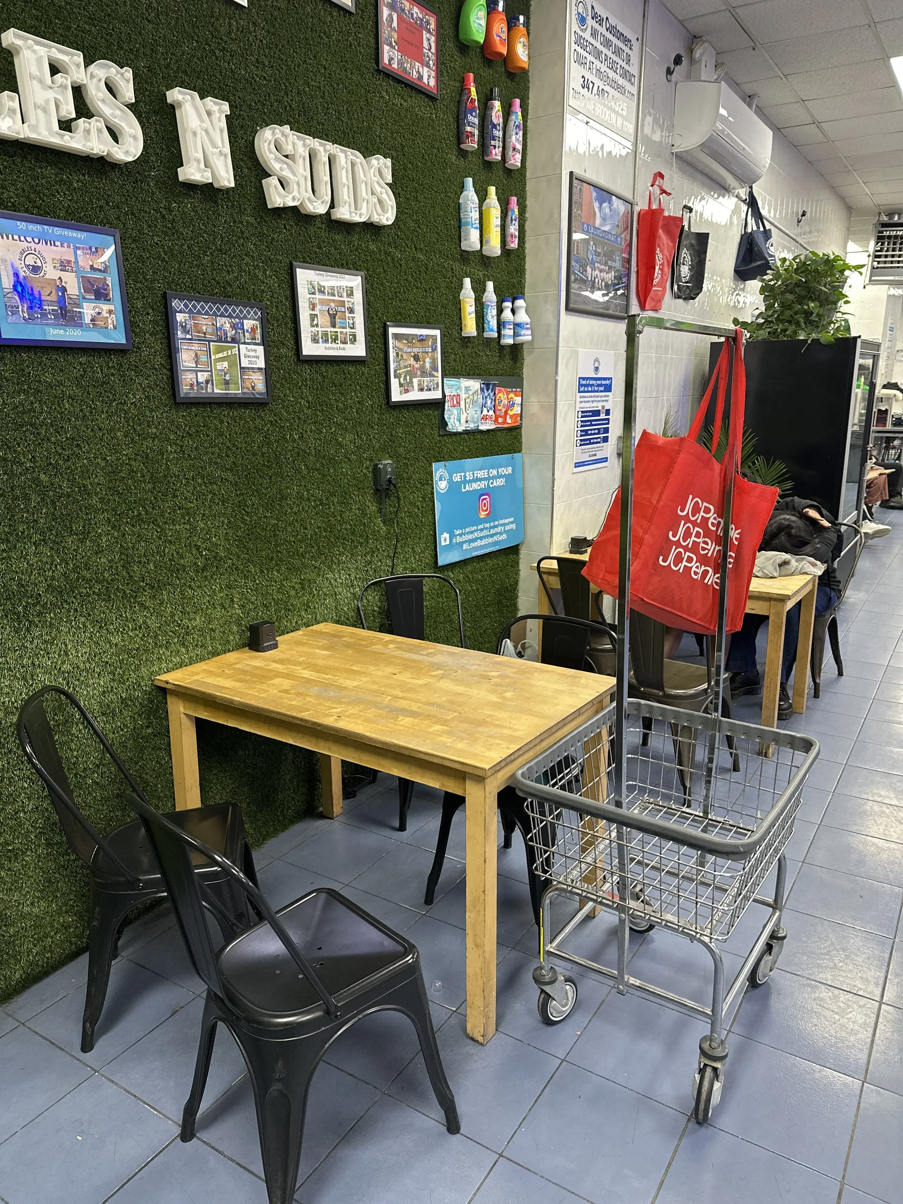 Bubbles & Suds Laundromat - Image 17