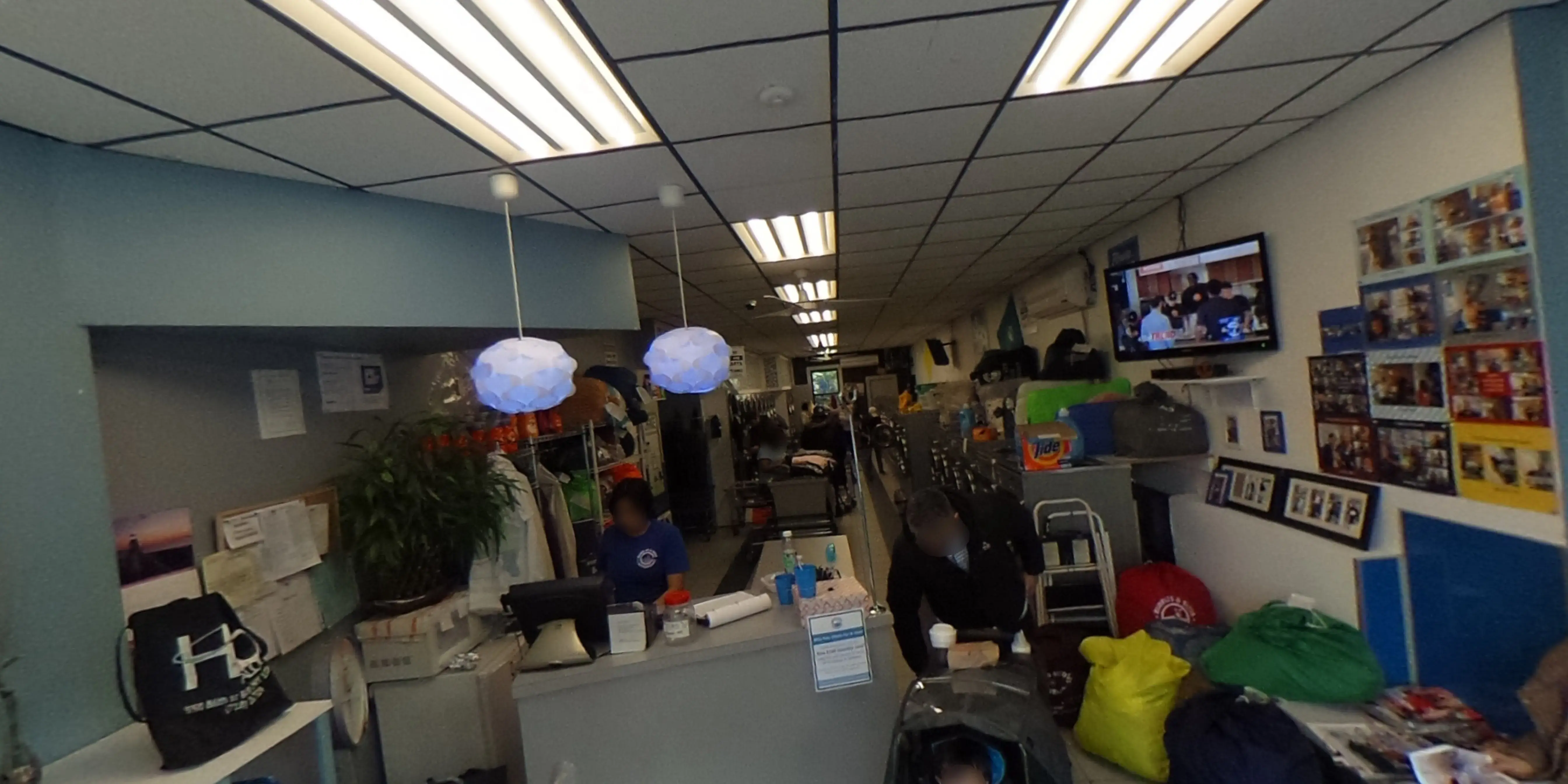 Bubbles & Suds Laundromat thumbnail 11