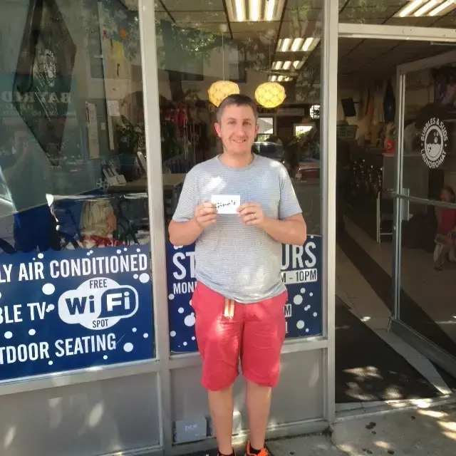 Bubbles & Suds Laundromat thumbnail 4