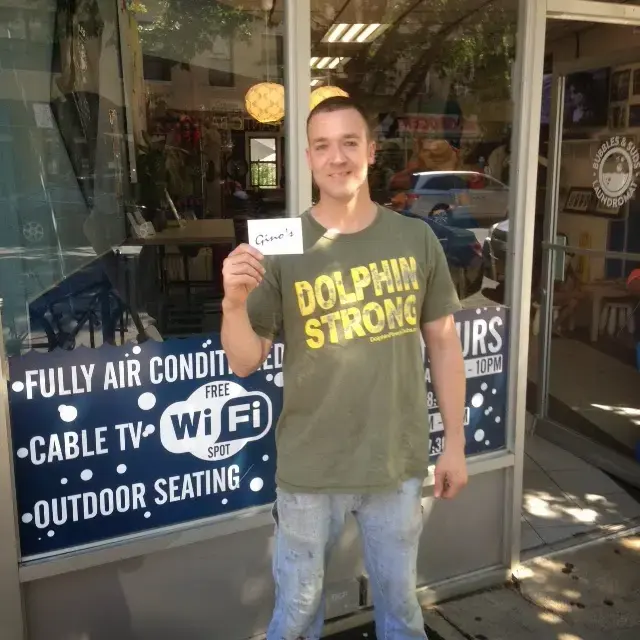 Bubbles & Suds Laundromat thumbnail 6