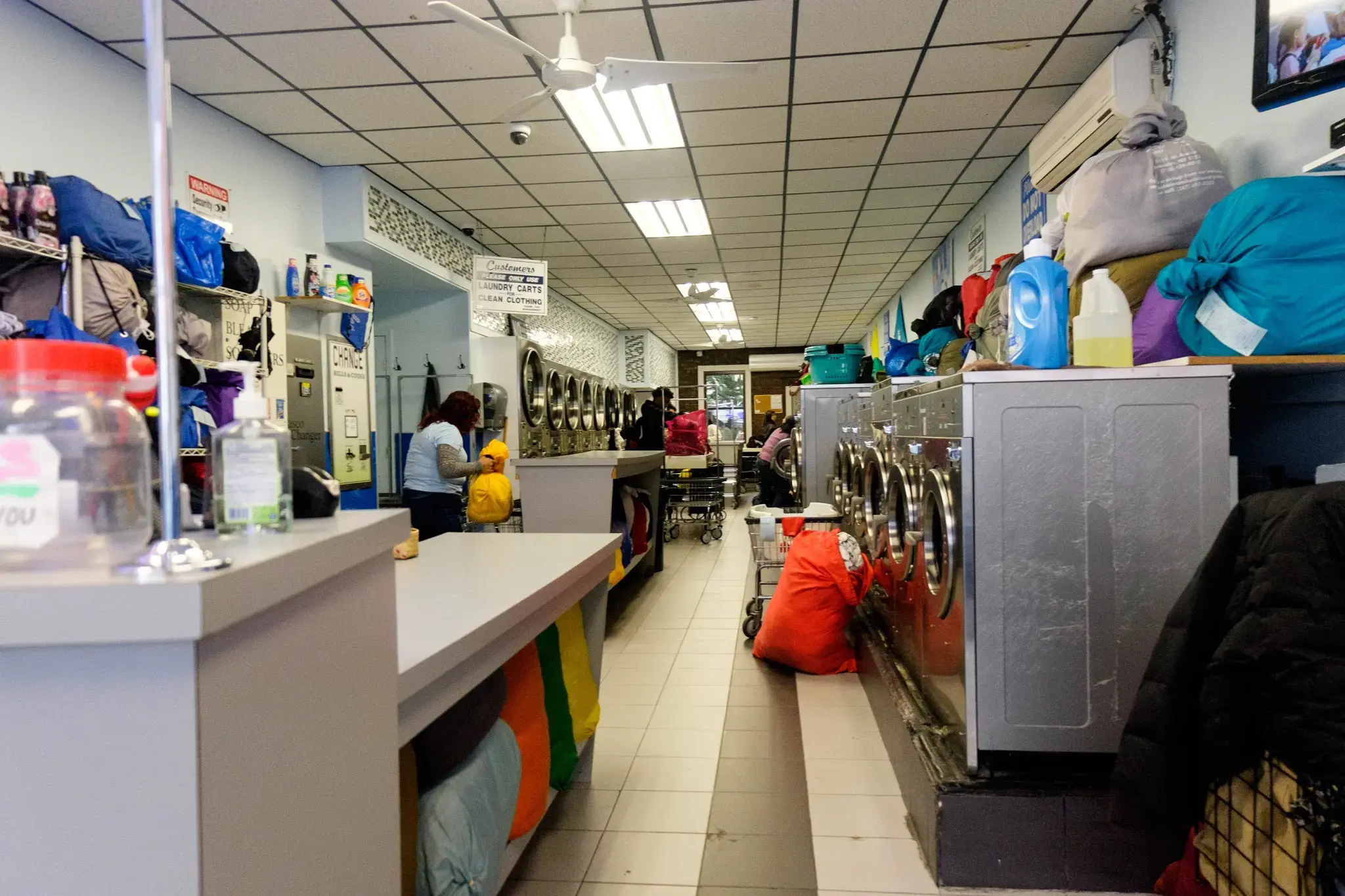 Bubbles & Suds Laundromat - Image 19