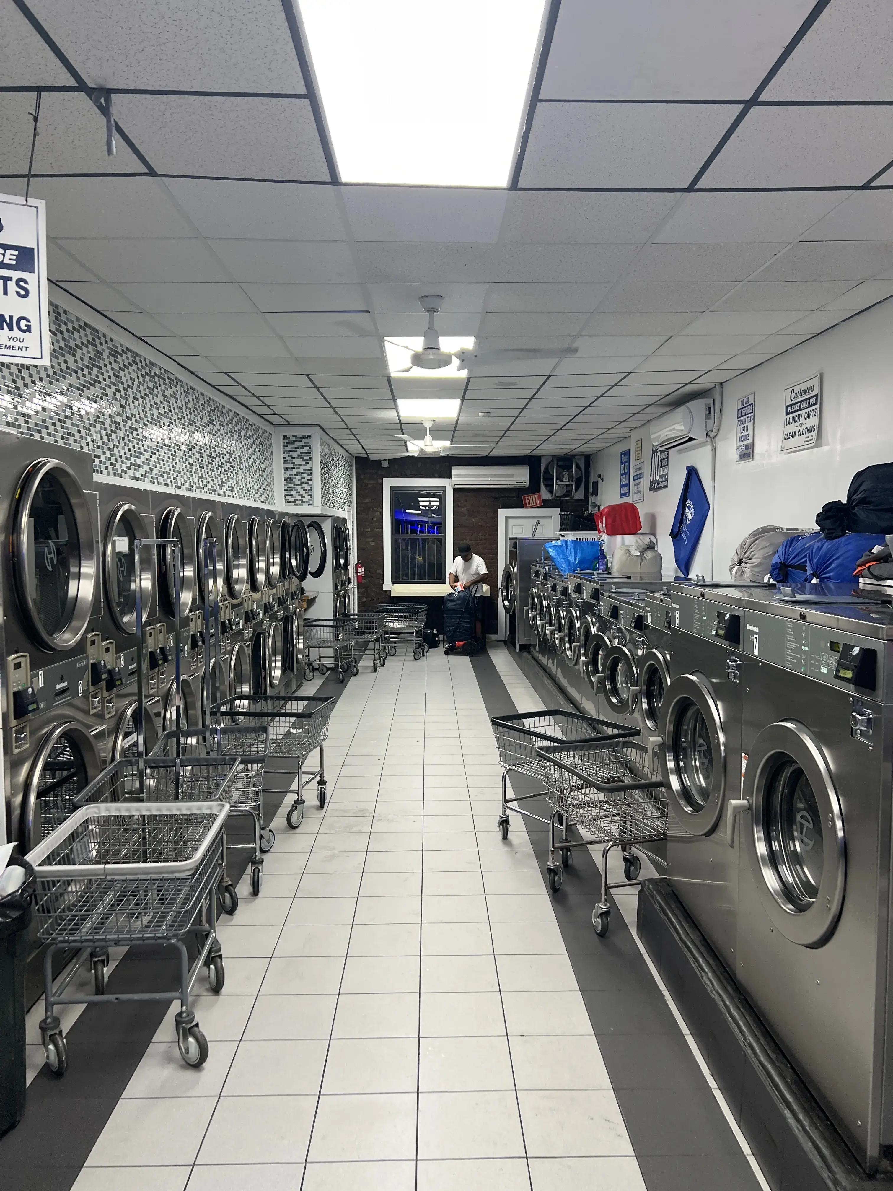 Bubbles & Suds Laundromat - Image 3