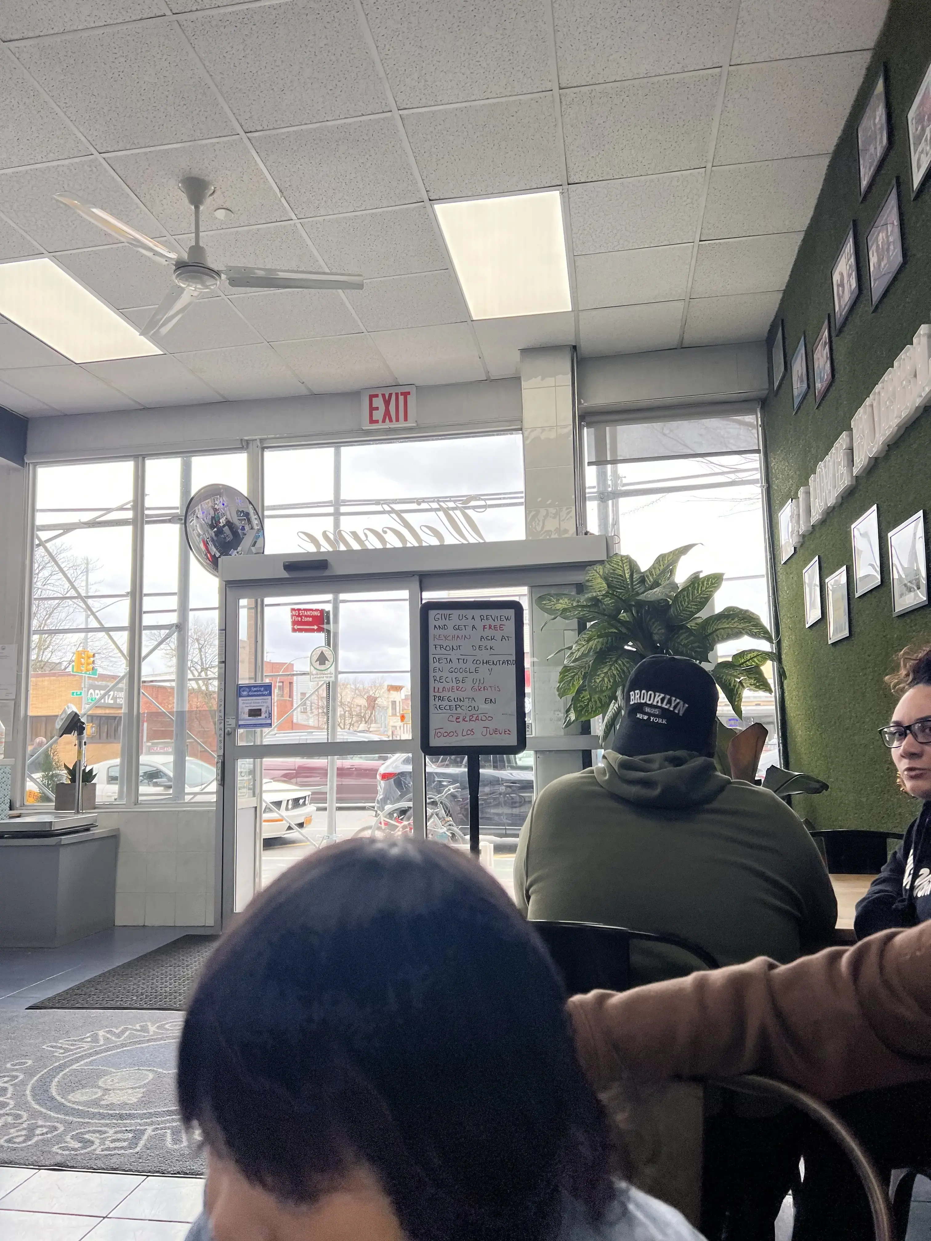 Bubbles & Suds Laundromat - Image 18