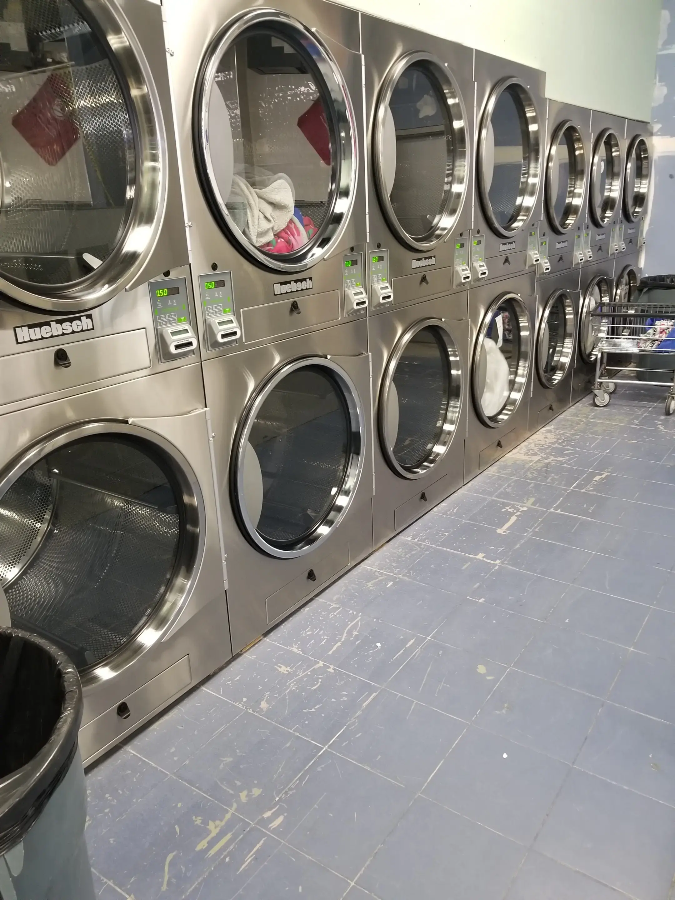 Bubbles & Suds Laundromat thumbnail 19