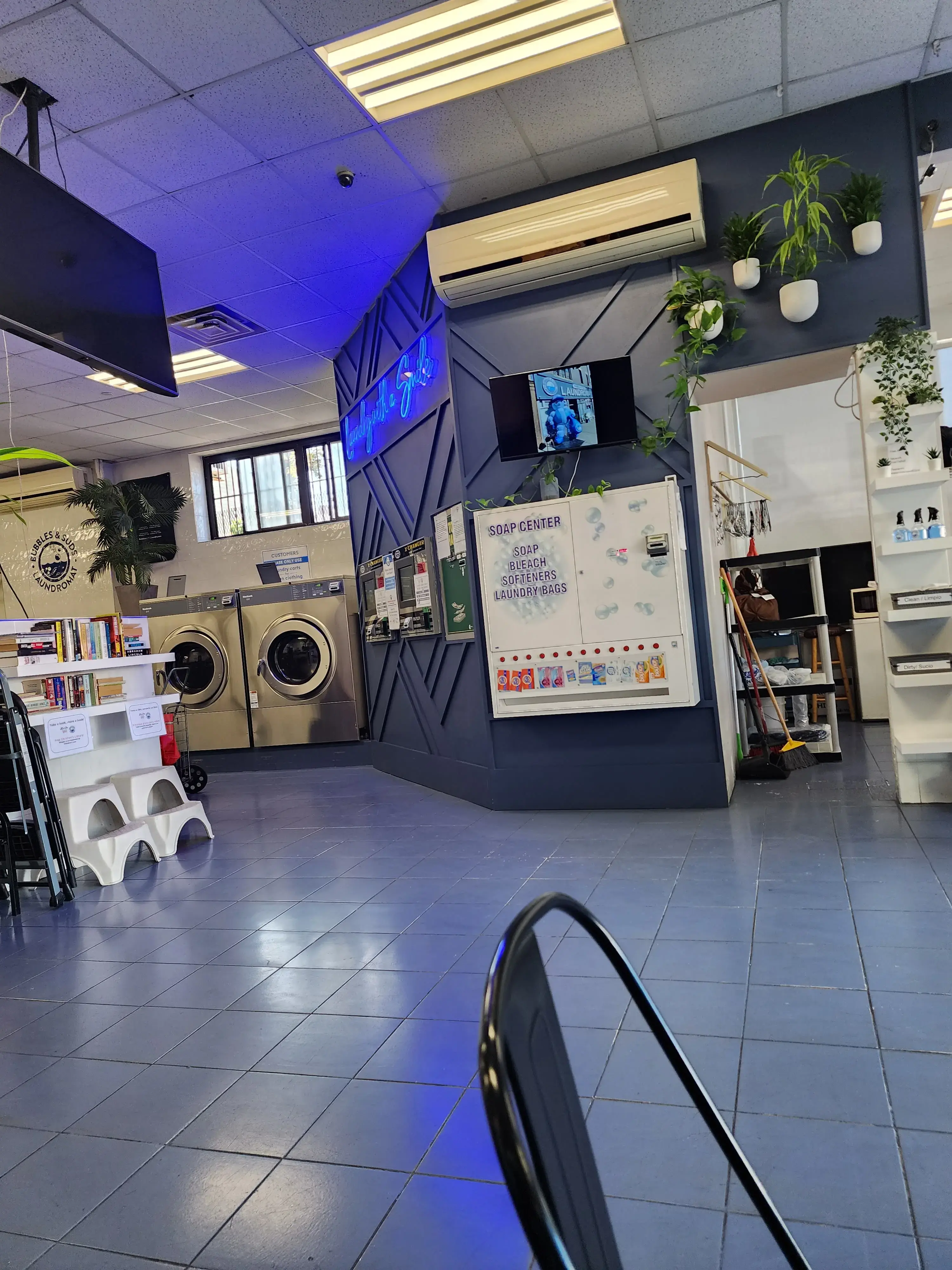 Bubbles & Suds Laundromat - Image 7