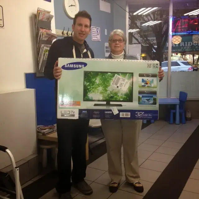 Bubbles & Suds Laundromat thumbnail 7