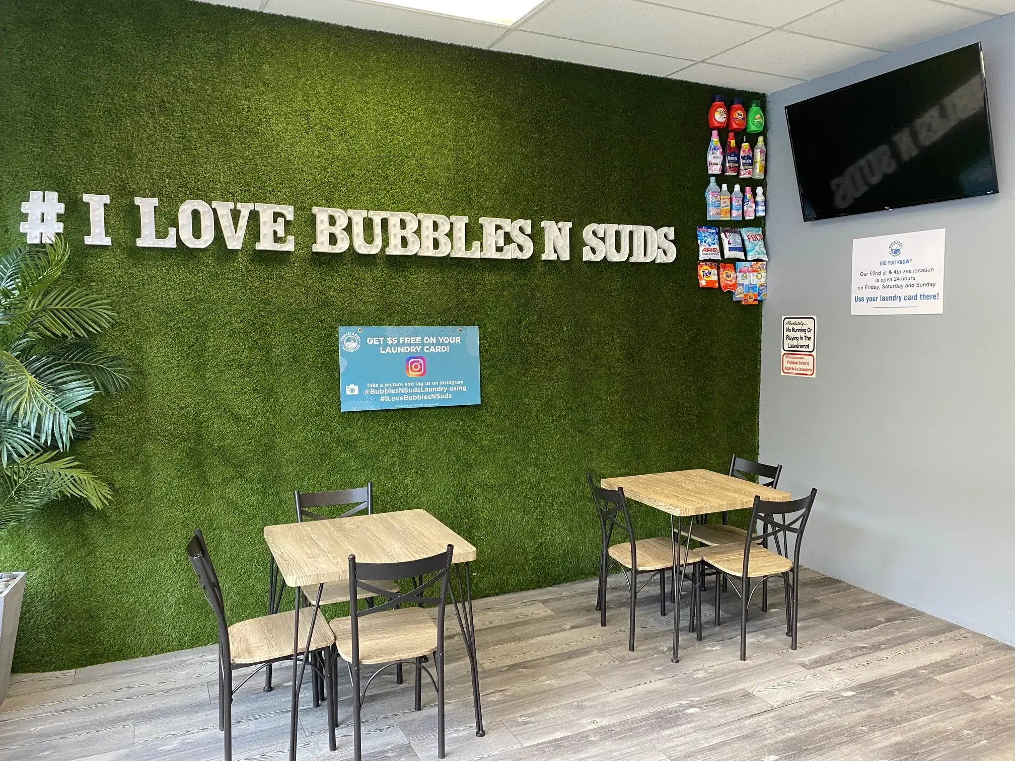 Bubbles & Suds Laundromat thumbnail 4