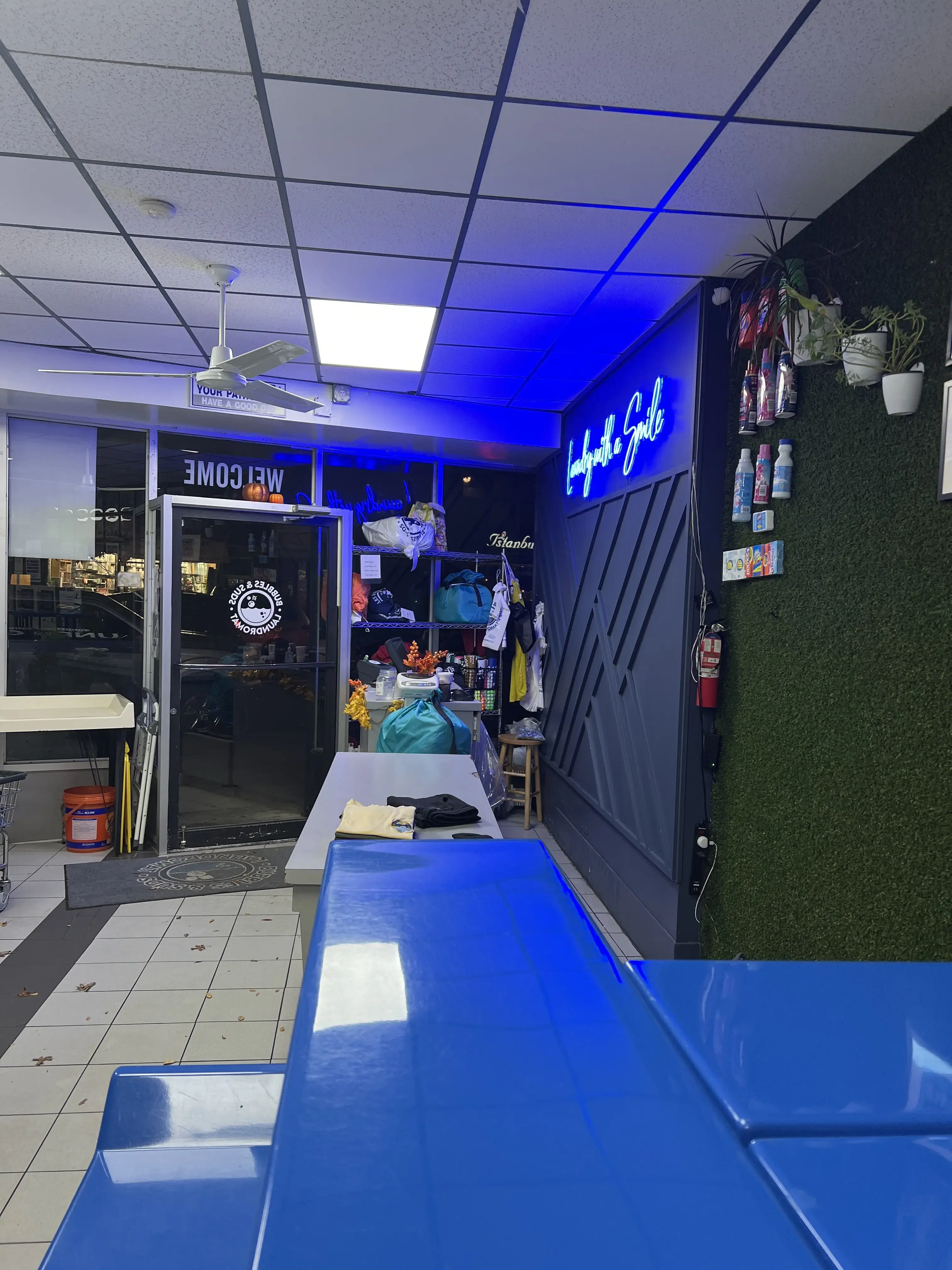 Bubbles & Suds Laundromat - Image 15