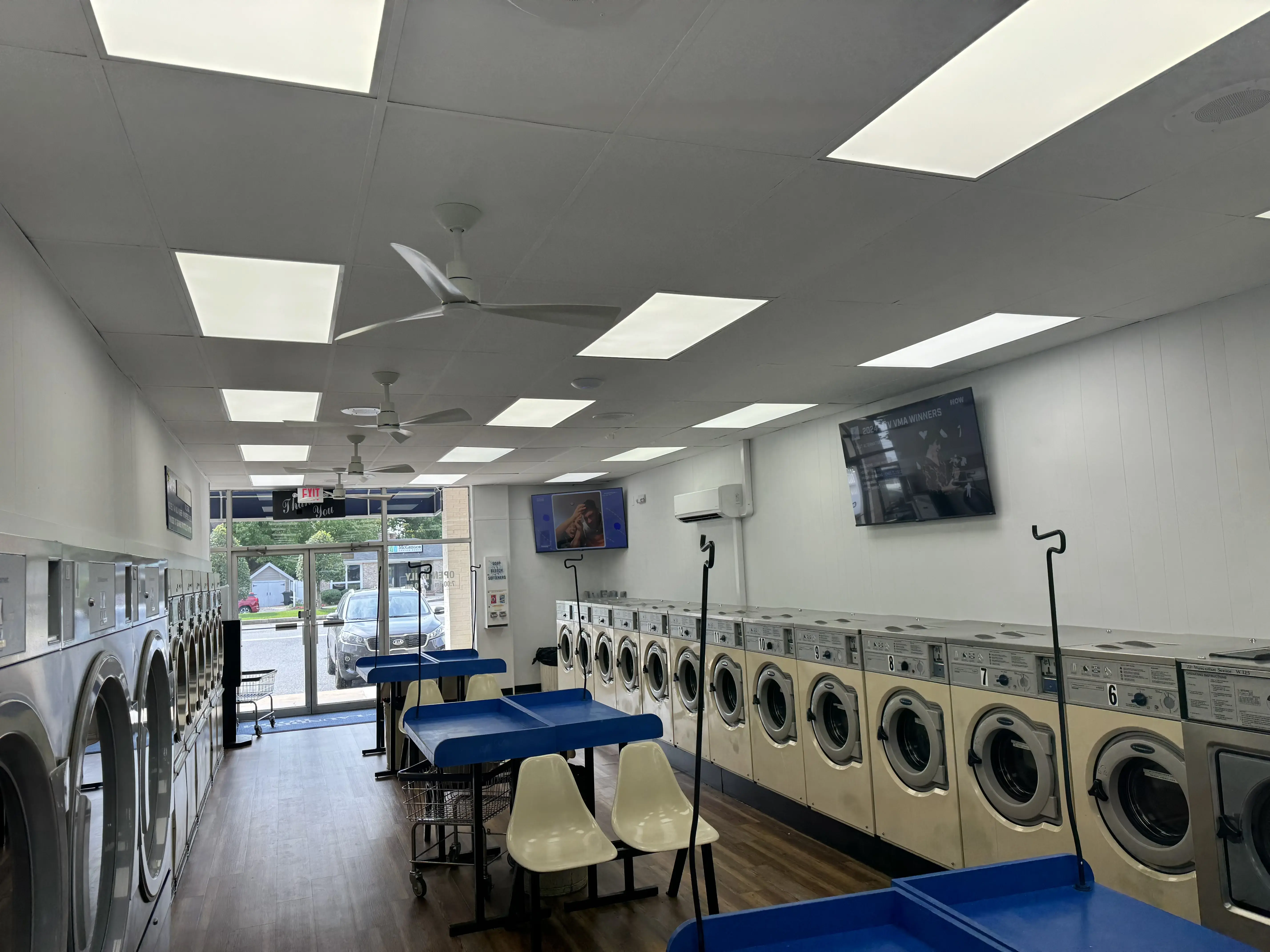 Bubbles & Suds location