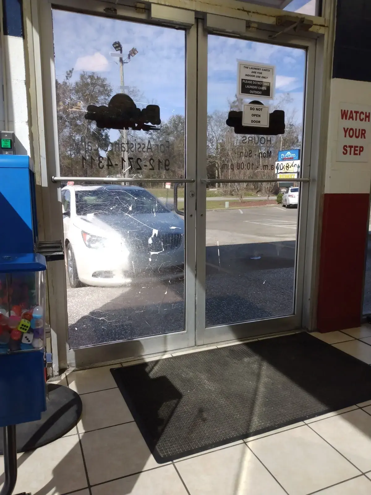 Bubbles Xpress Laundromat - Image 4