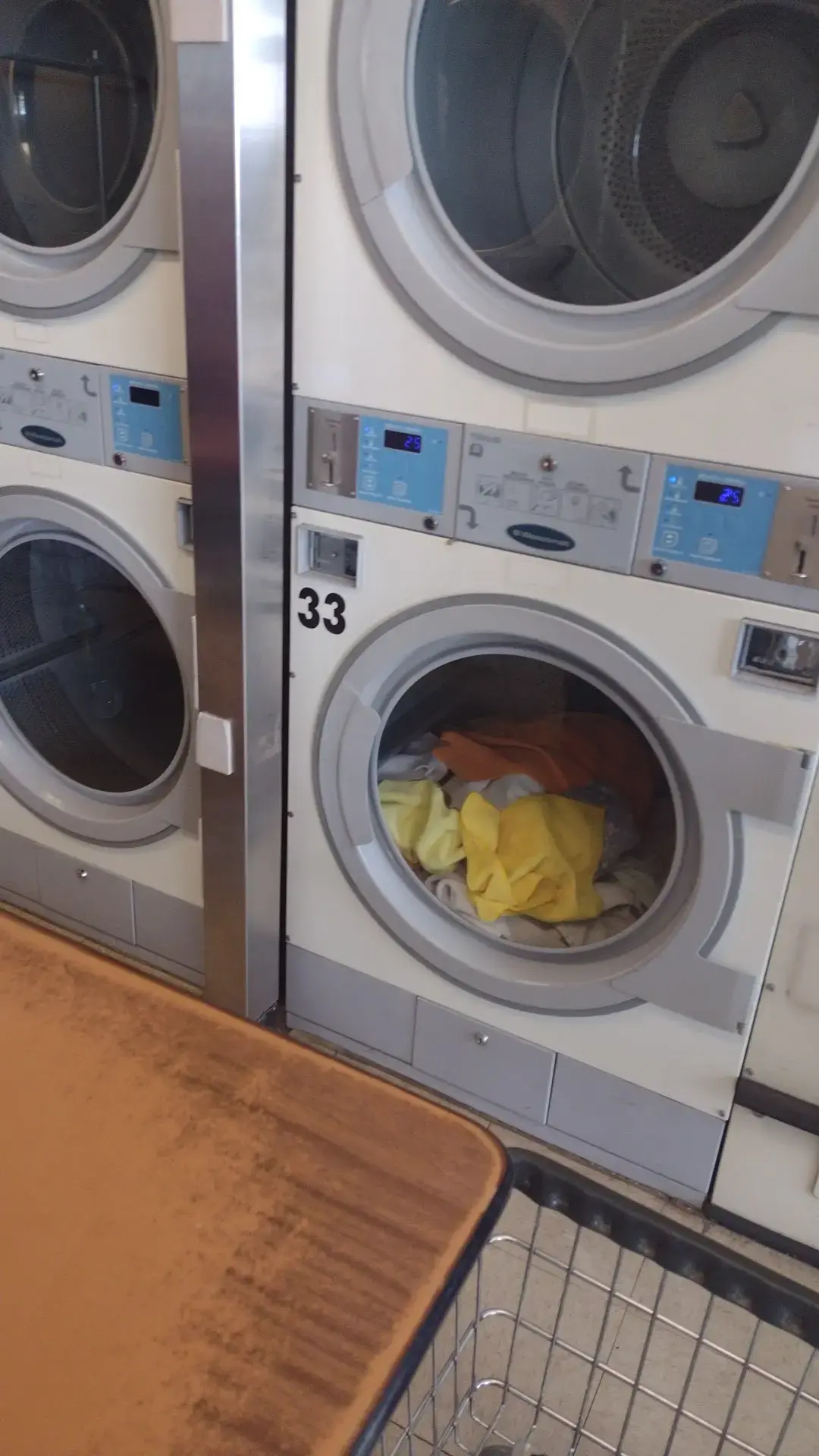 Bubbly Bubbles Laundry and Dry Cleaning thumbnail 13