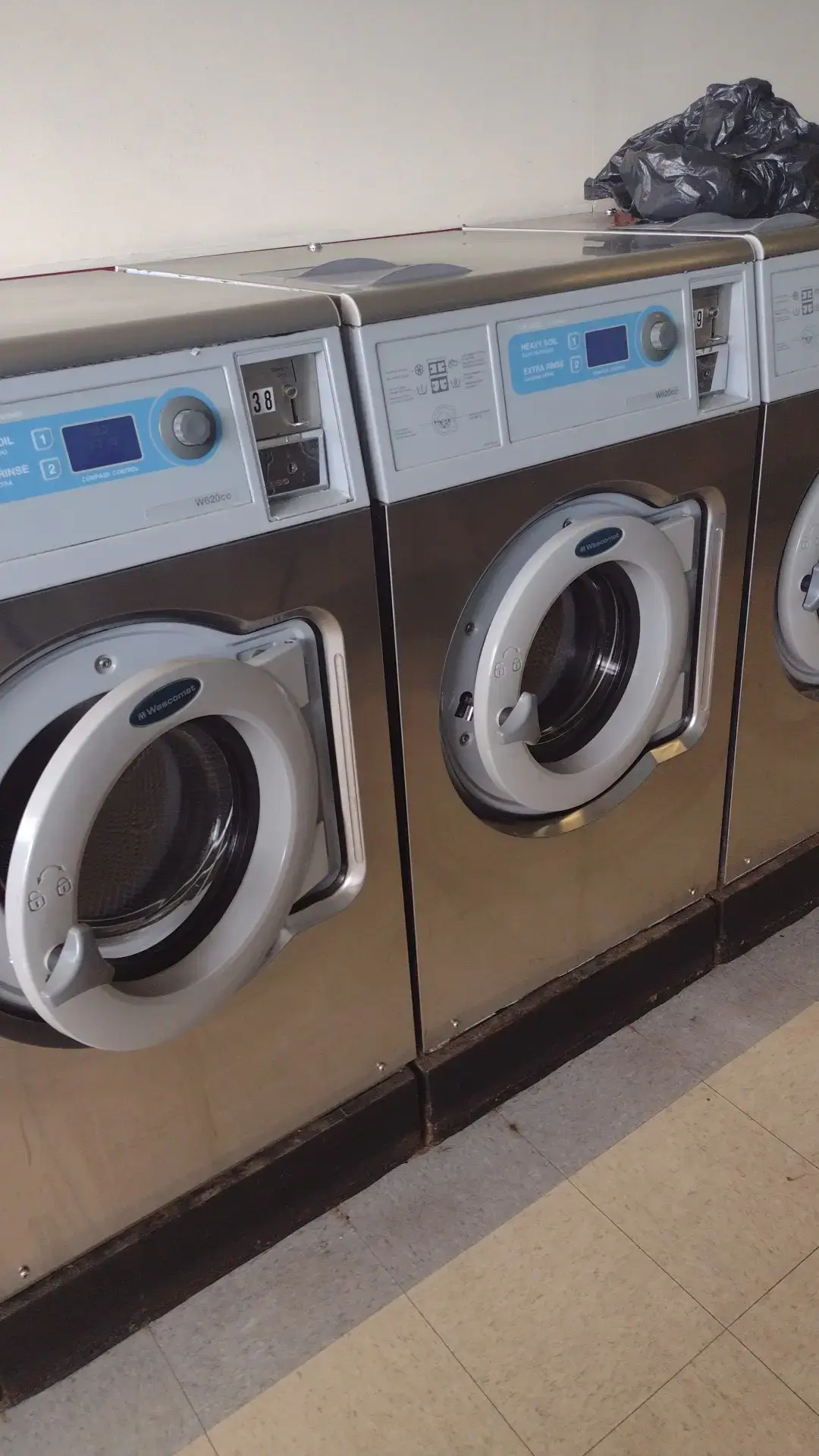 Bubbly Bubbles Laundry and Dry Cleaning thumbnail 2