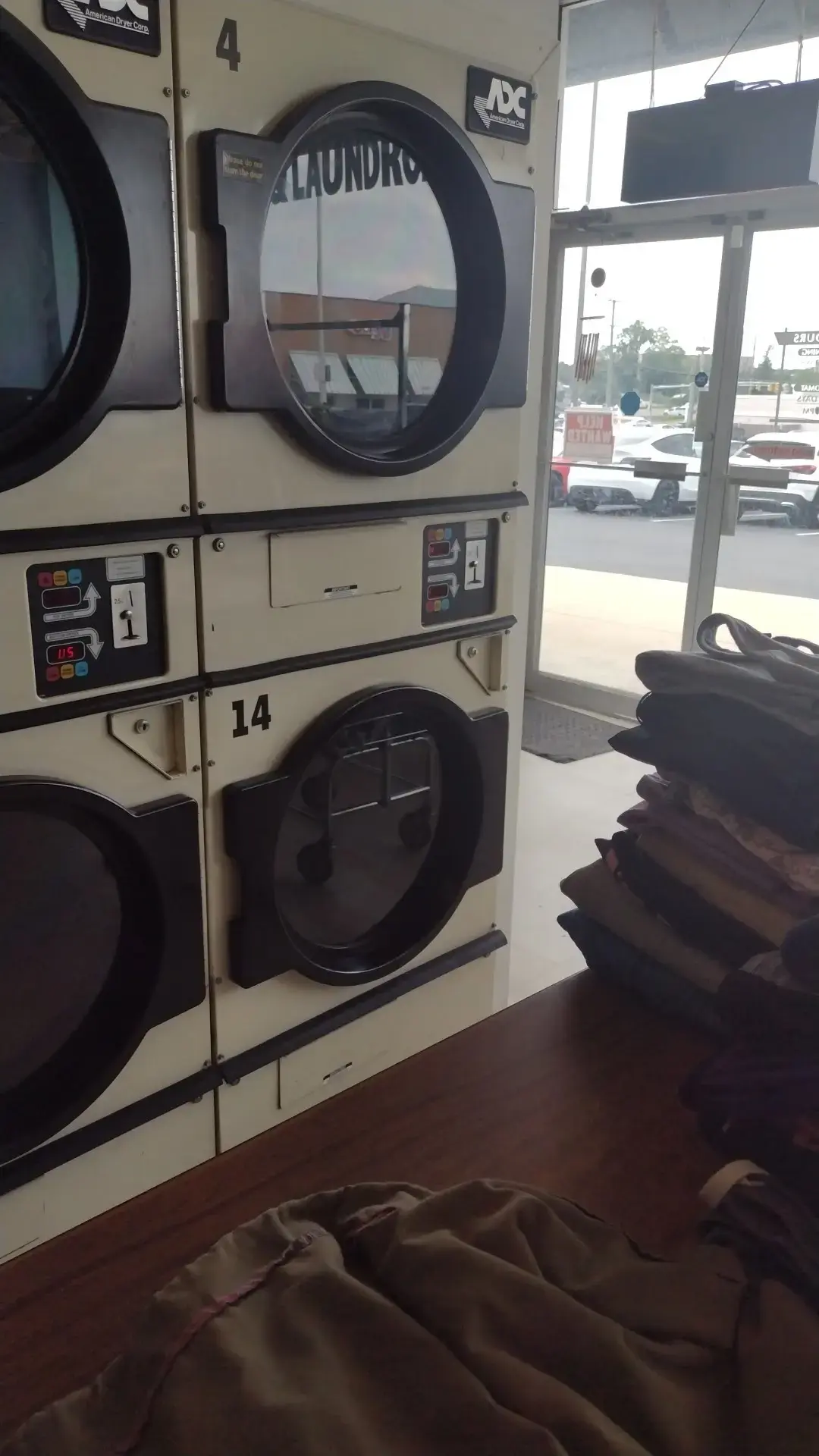 Bubbly Bubbles Laundry and Dry Cleaning thumbnail 9