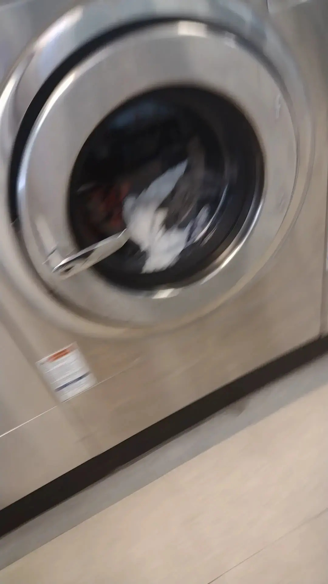 Bubbly Bubbles Laundry and Dry Cleaning - Image 10