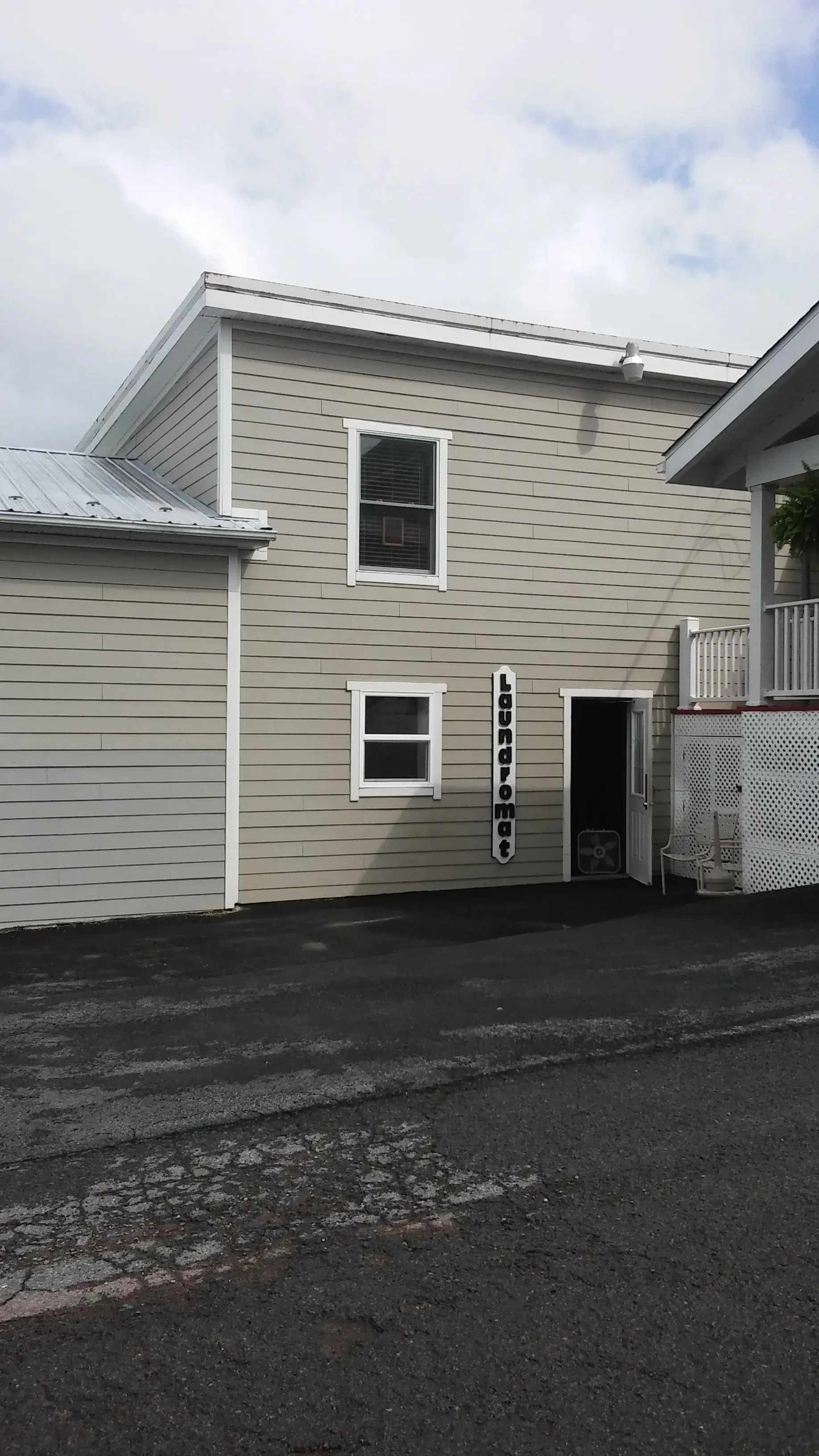 Buckels Laundromat - Image 2