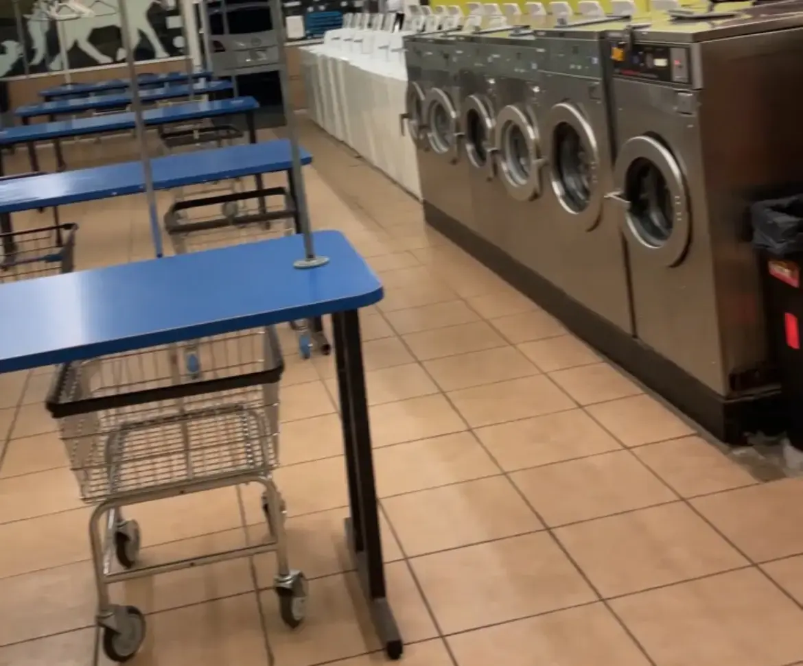 Buck's Kwik-Kleen Laundromat thumbnail 20