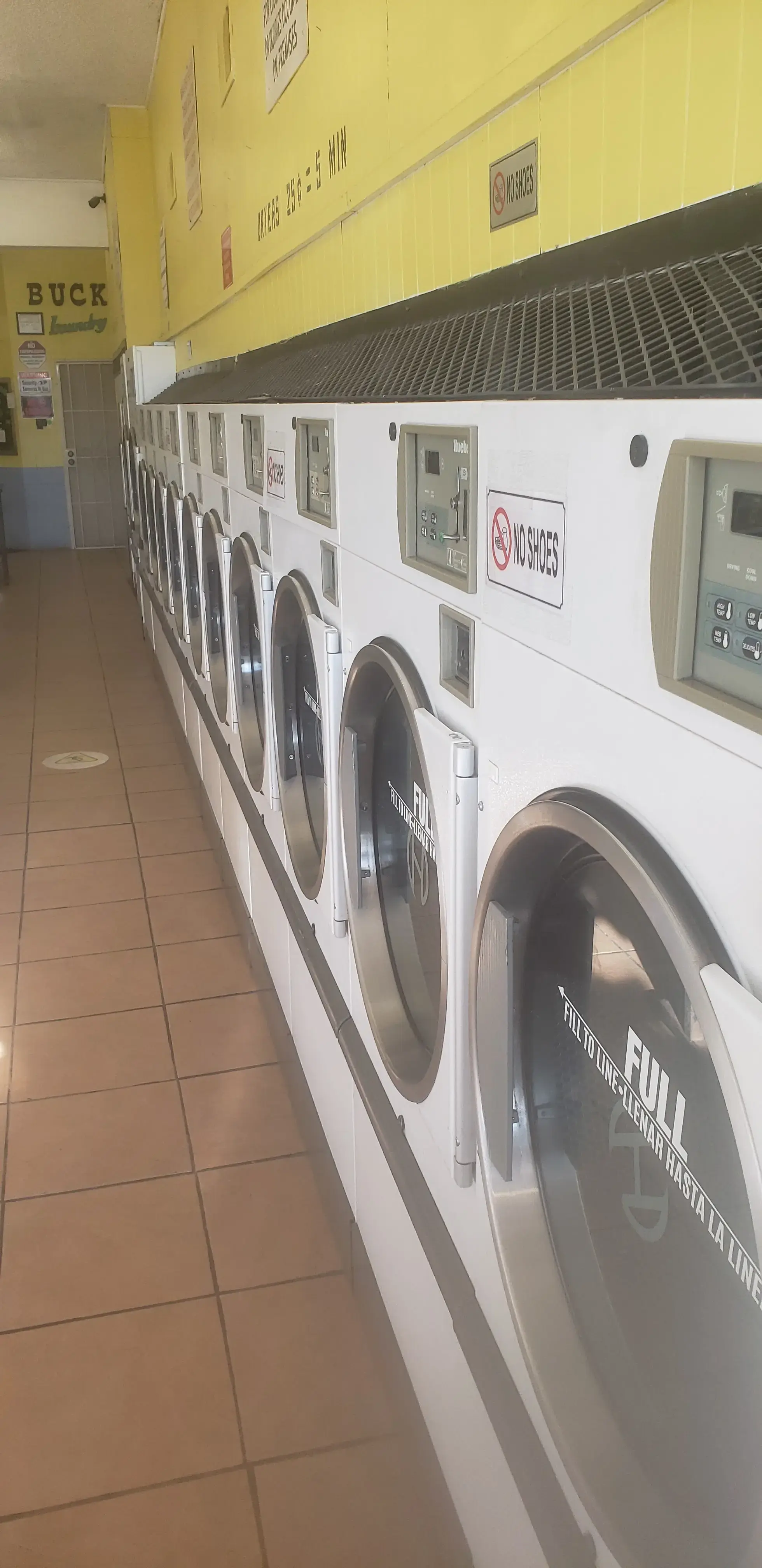 Buck's Kwik-Kleen Laundromat - Image 13