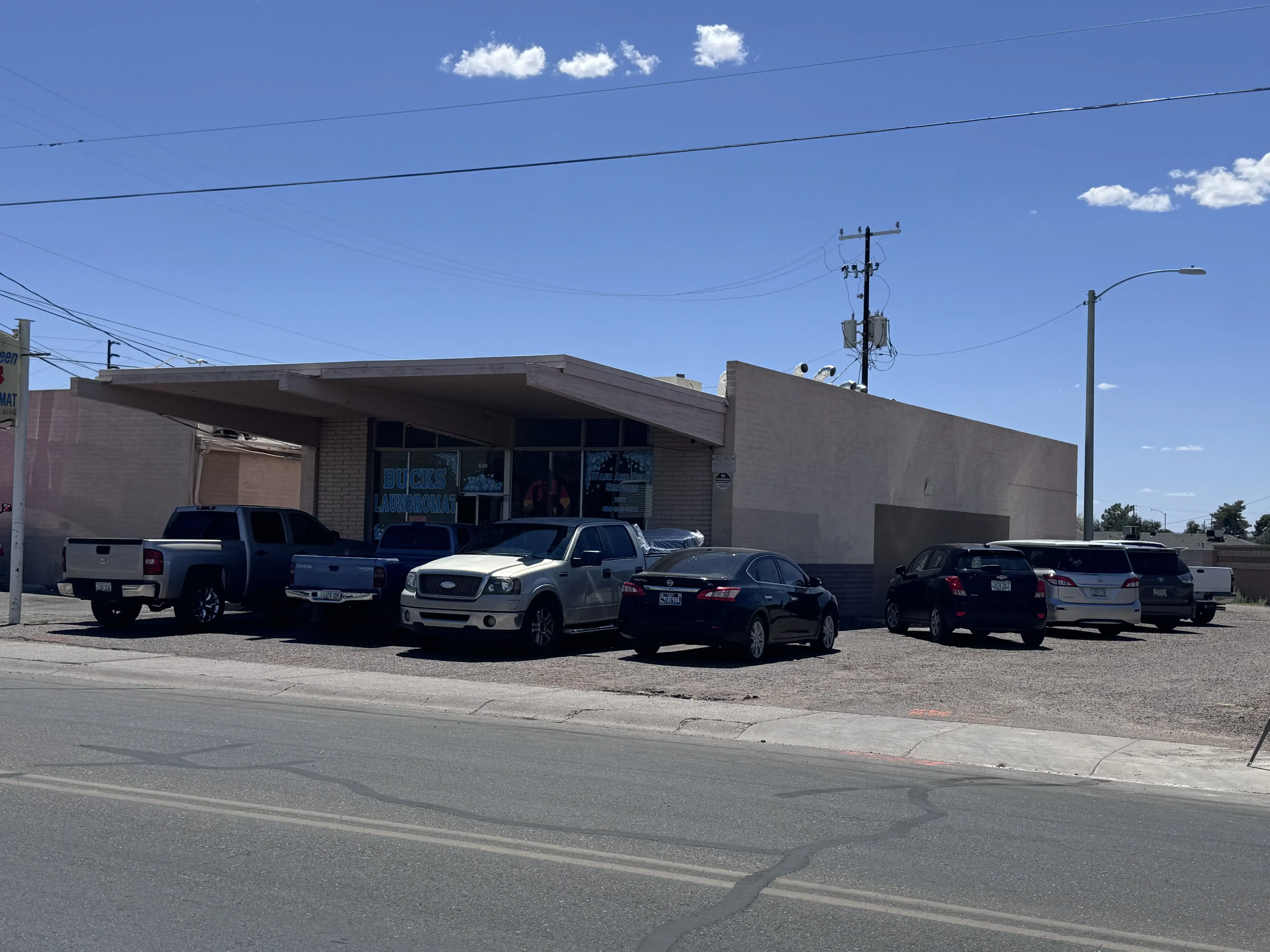 Buck's Kwik-Kleen Laundromat - Image 7